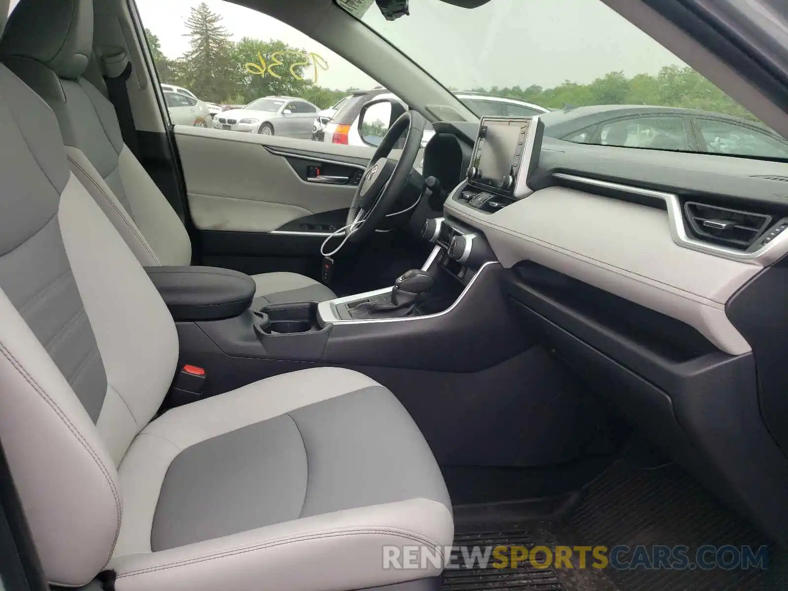 5 Photograph of a damaged car JTMA1RFV3KJ023326 TOYOTA RAV4 2019