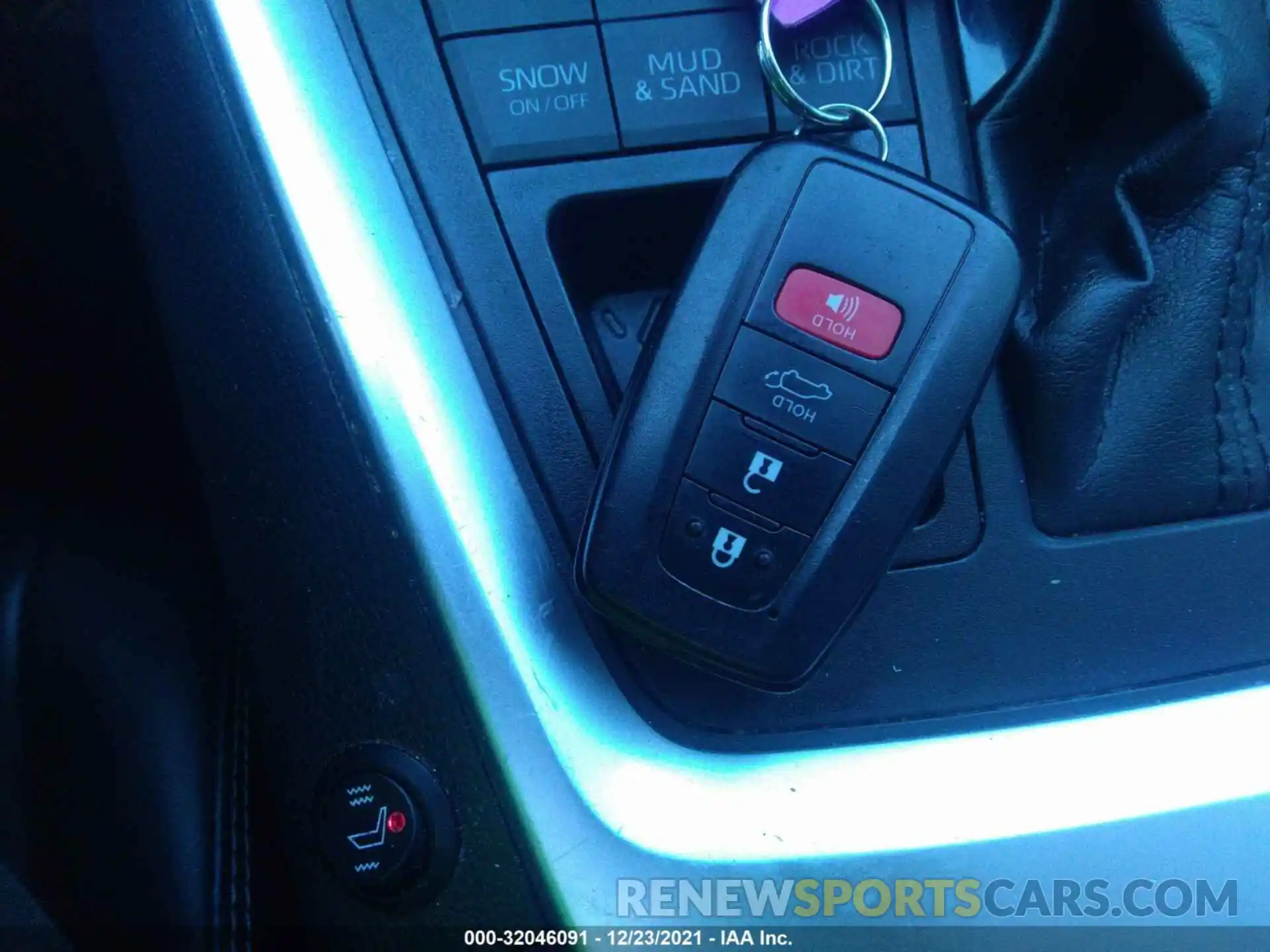 11 Photograph of a damaged car JTMA1RFV4KD010678 TOYOTA RAV4 2019