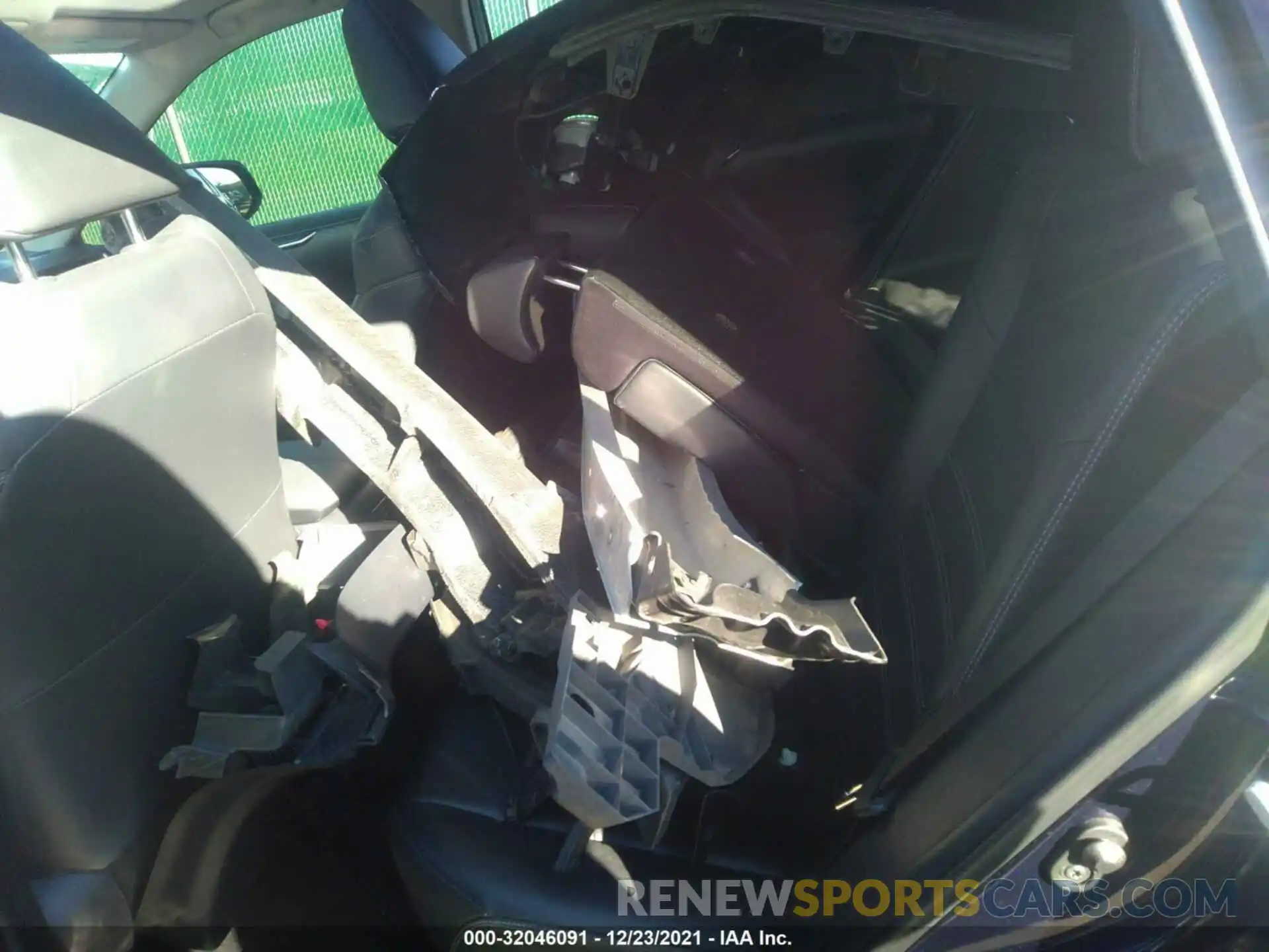 8 Photograph of a damaged car JTMA1RFV4KD010678 TOYOTA RAV4 2019