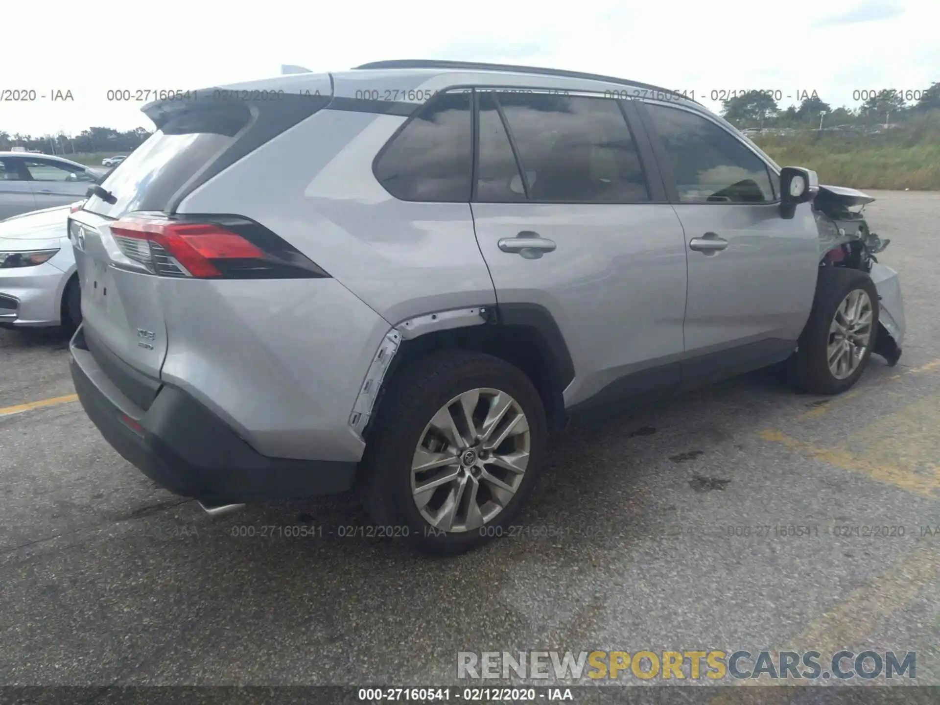 4 Photograph of a damaged car JTMA1RFV4KD022409 TOYOTA RAV4 2019