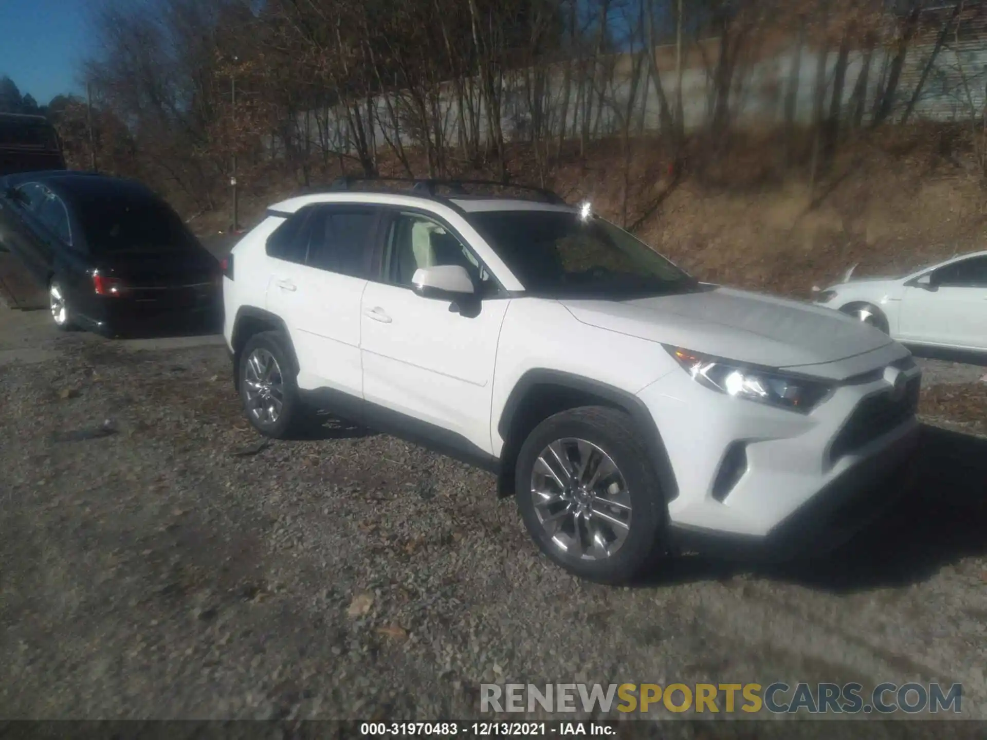 1 Photograph of a damaged car JTMA1RFV4KD502482 TOYOTA RAV4 2019