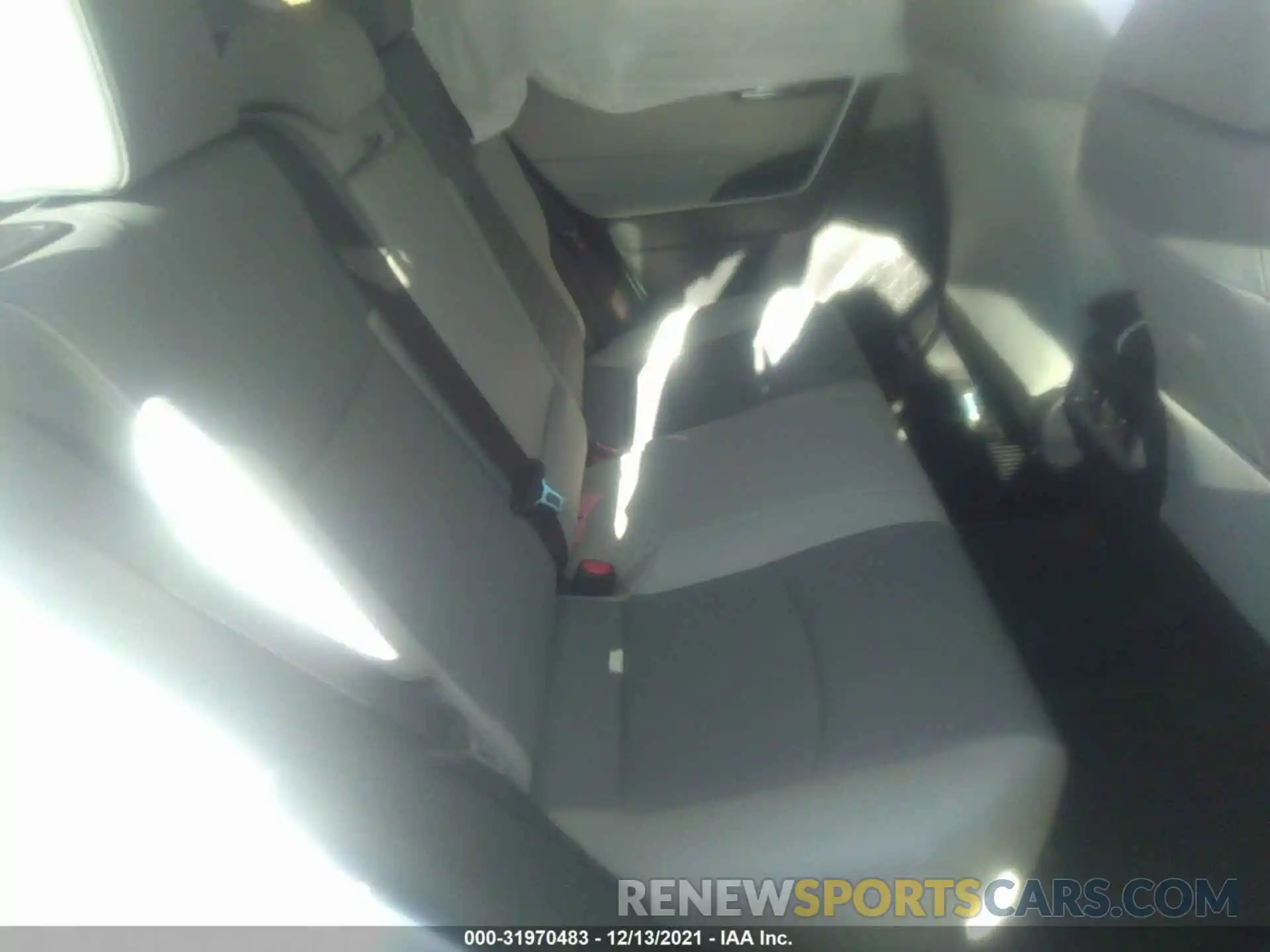 8 Photograph of a damaged car JTMA1RFV4KD502482 TOYOTA RAV4 2019