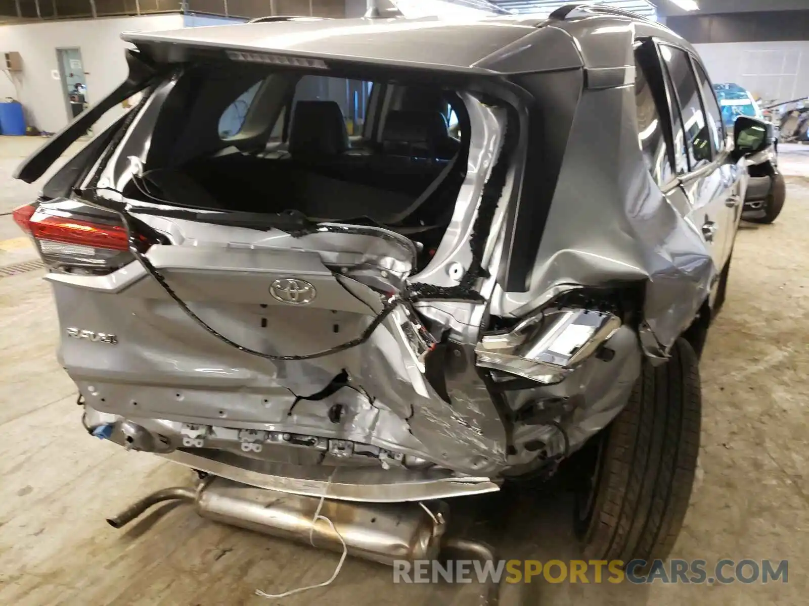 9 Photograph of a damaged car JTMA1RFV4KD507908 TOYOTA RAV4 2019