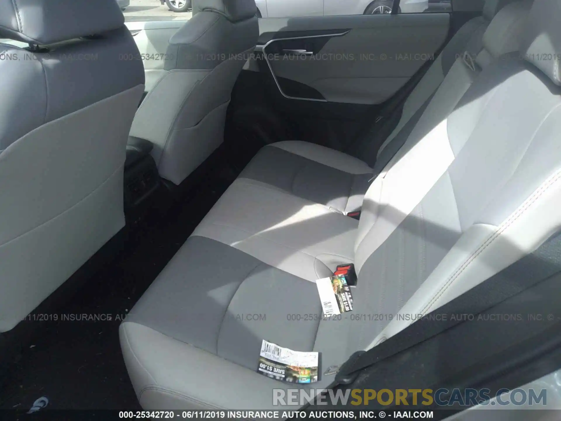 8 Photograph of a damaged car JTMA1RFV4KJ007765 TOYOTA RAV4 2019