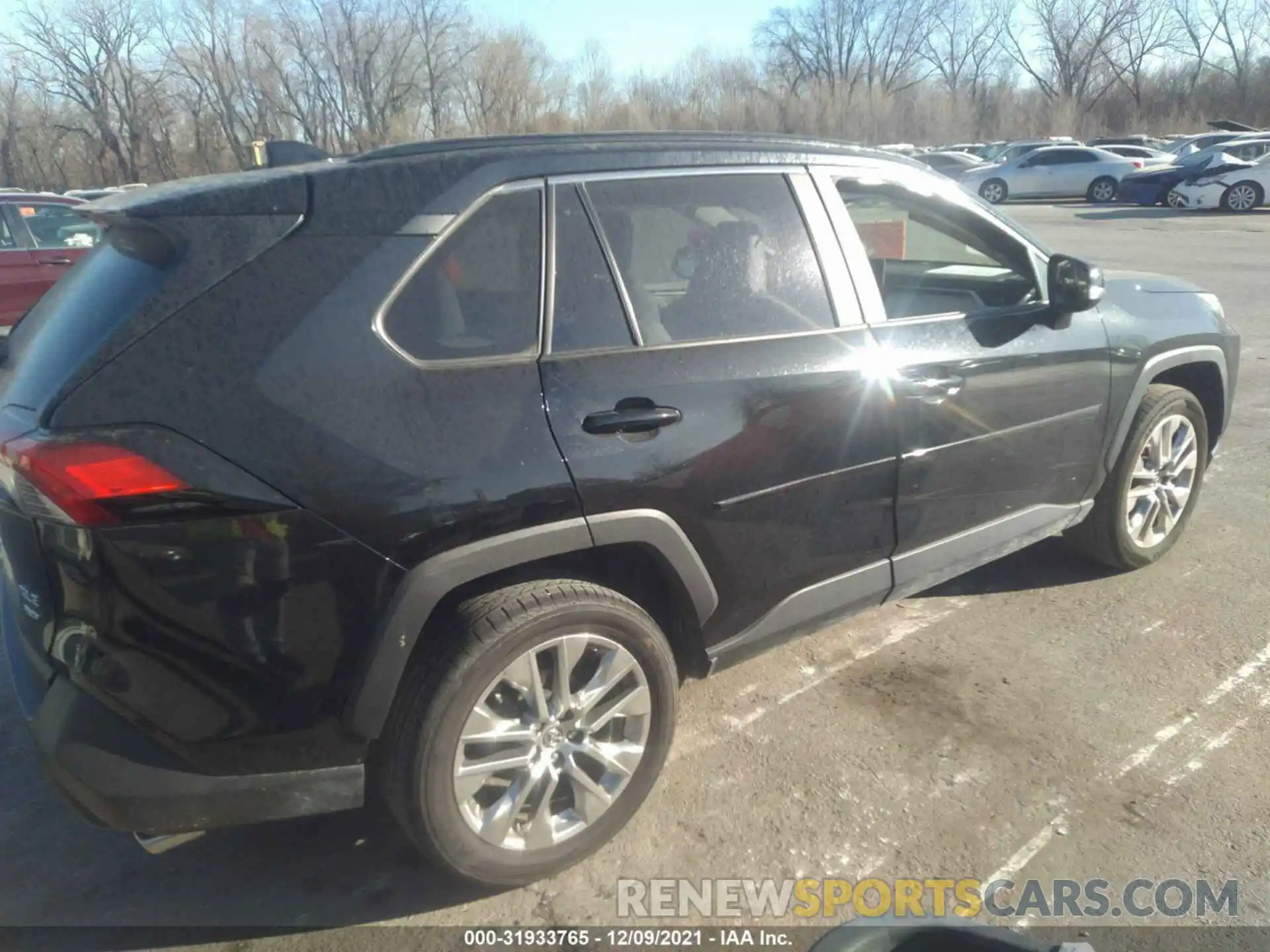 4 Photograph of a damaged car JTMA1RFV5KD012018 TOYOTA RAV4 2019