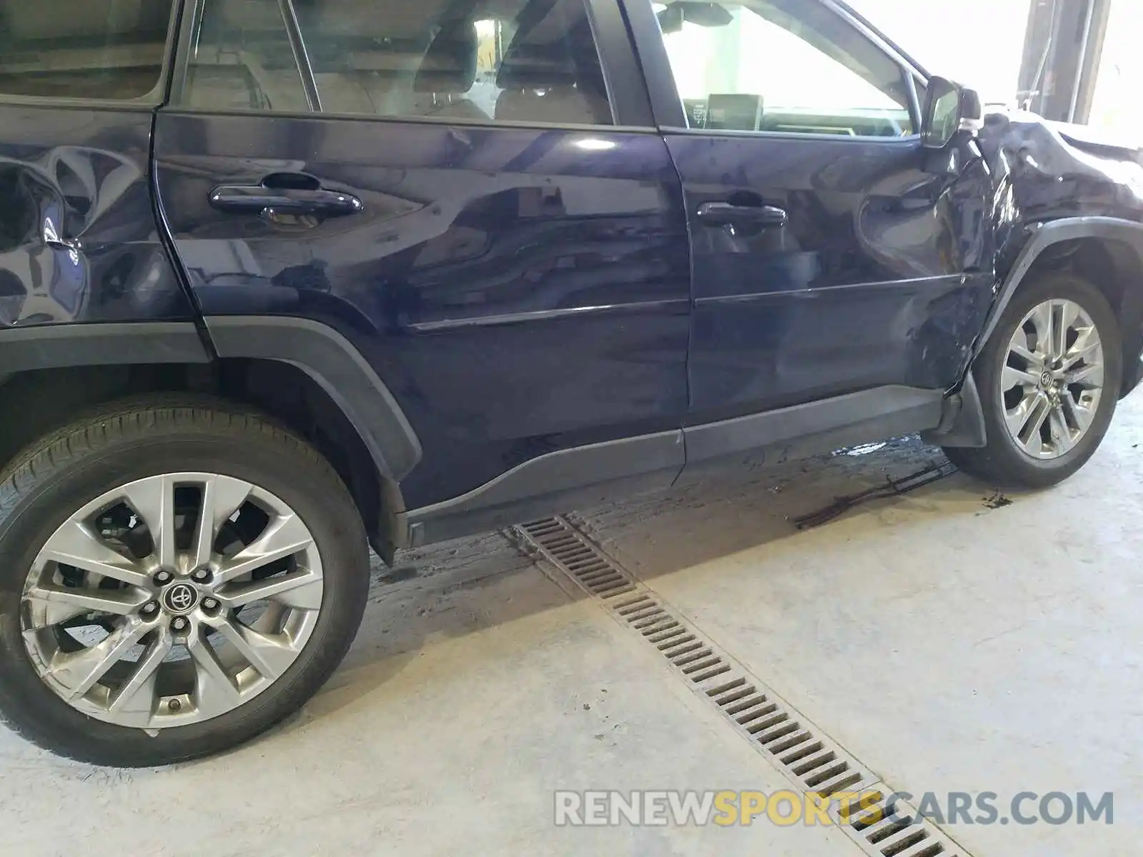 9 Photograph of a damaged car JTMA1RFV5KD024878 TOYOTA RAV4 2019