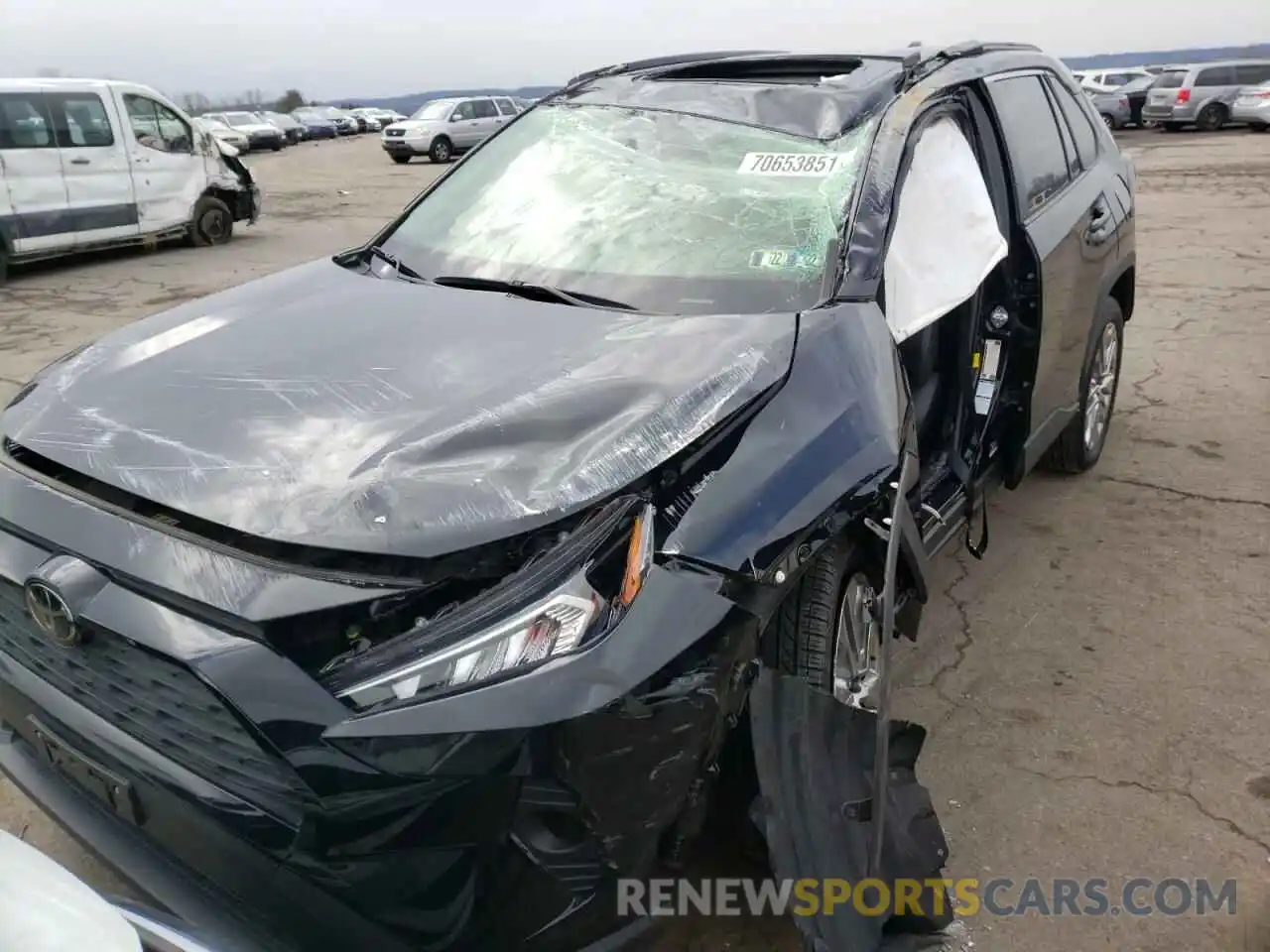 9 Photograph of a damaged car JTMA1RFV5KD044239 TOYOTA RAV4 2019