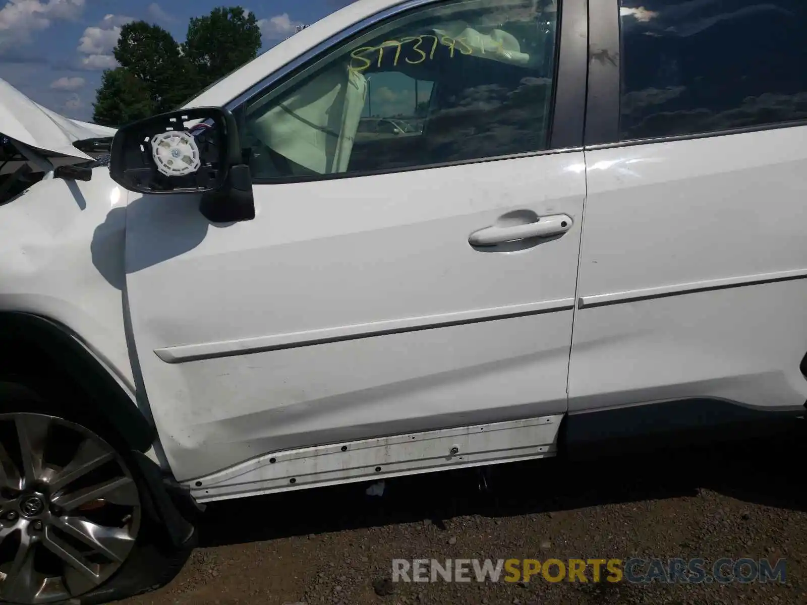 9 Photograph of a damaged car JTMA1RFV5KD501163 TOYOTA RAV4 2019