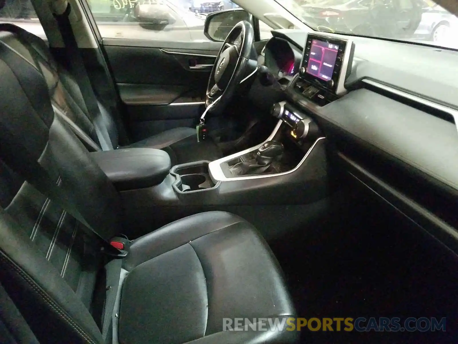 5 Photograph of a damaged car JTMA1RFV5KJ008911 TOYOTA RAV4 2019