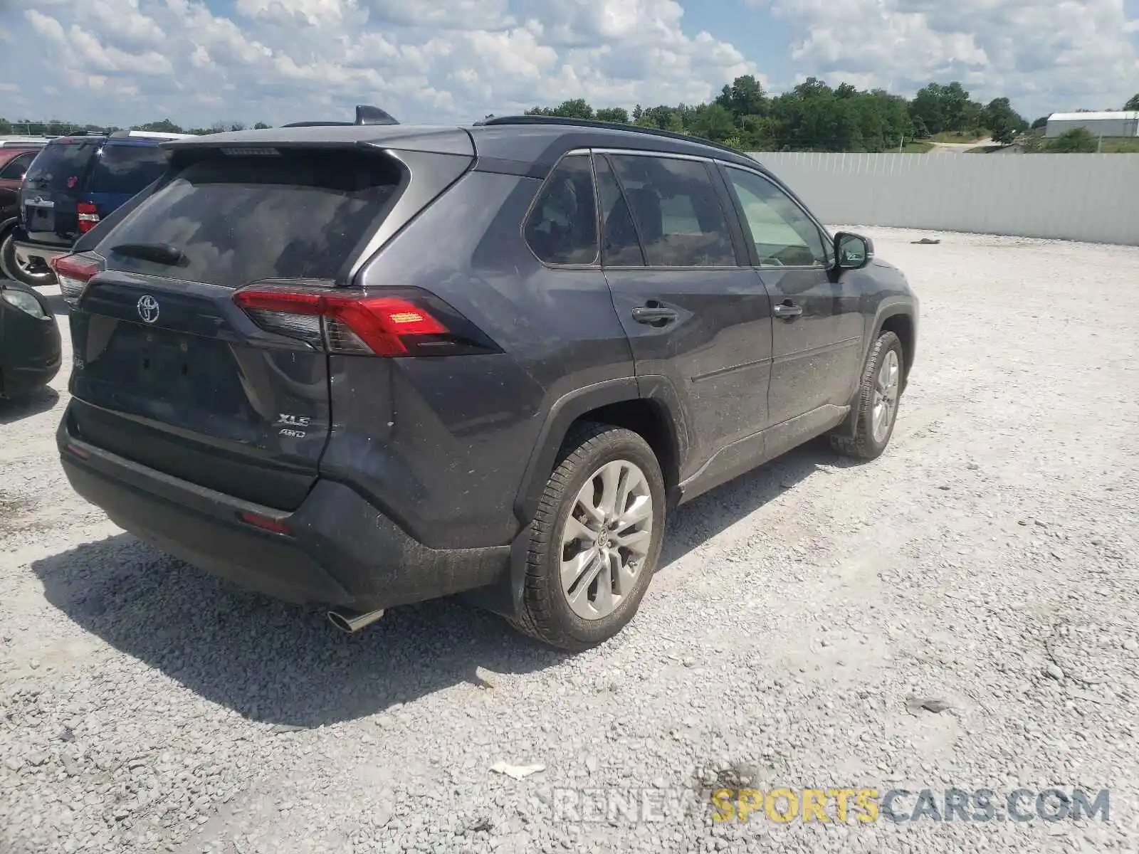 4 Photograph of a damaged car JTMA1RFV6KD003117 TOYOTA RAV4 2019