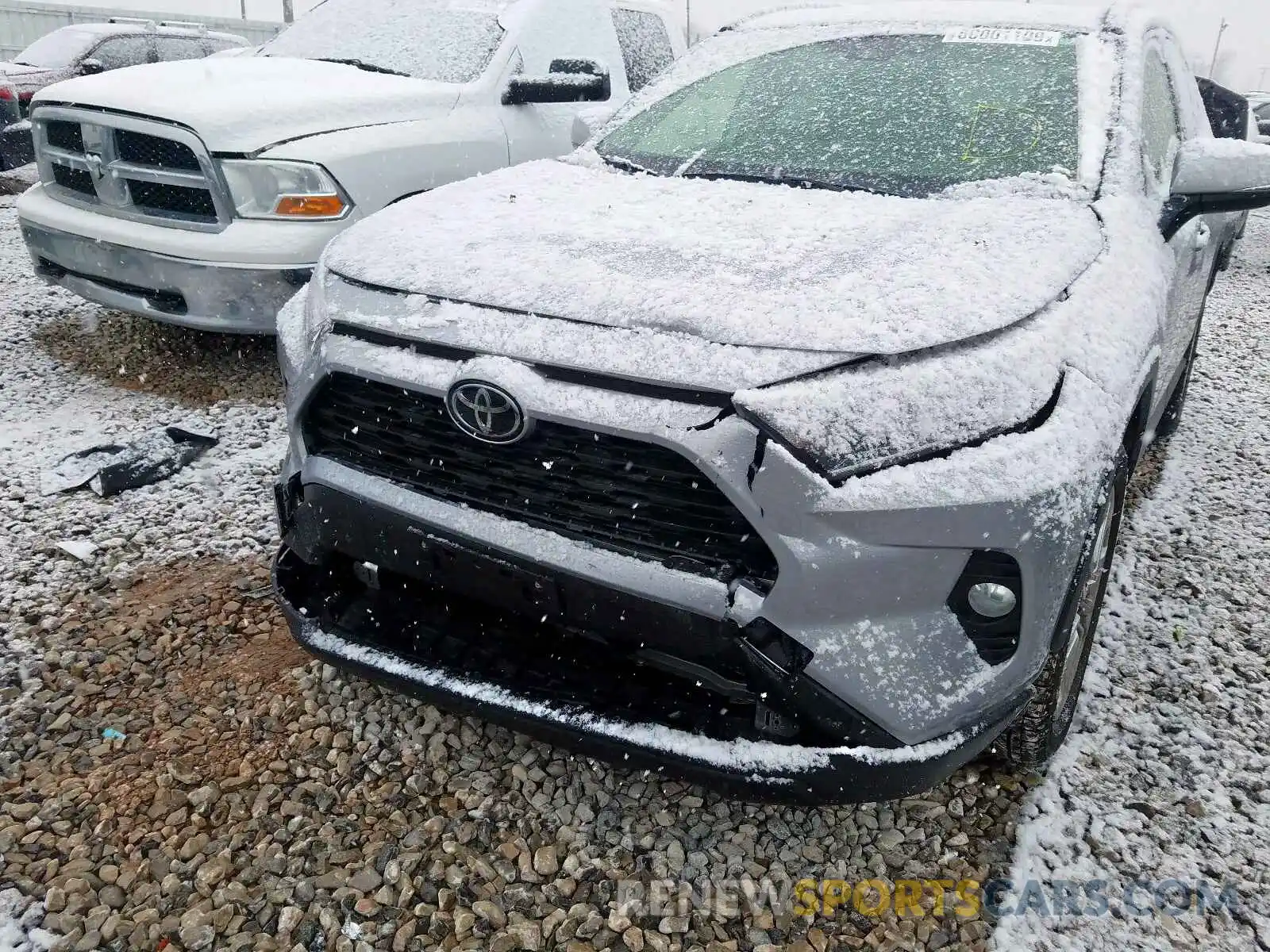 9 Photograph of a damaged car JTMA1RFV6KD020533 TOYOTA RAV4 2019