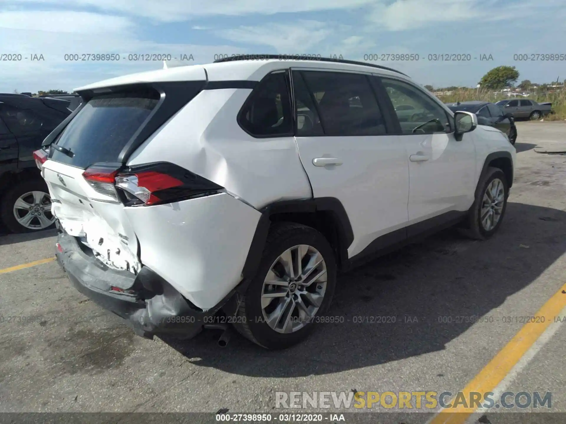 4 Photograph of a damaged car JTMA1RFV6KD038420 TOYOTA RAV4 2019