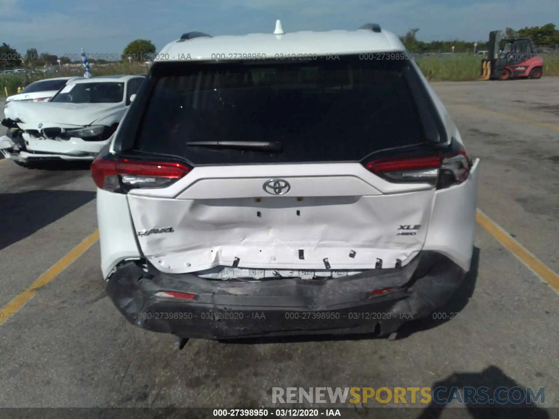 6 Photograph of a damaged car JTMA1RFV6KD038420 TOYOTA RAV4 2019