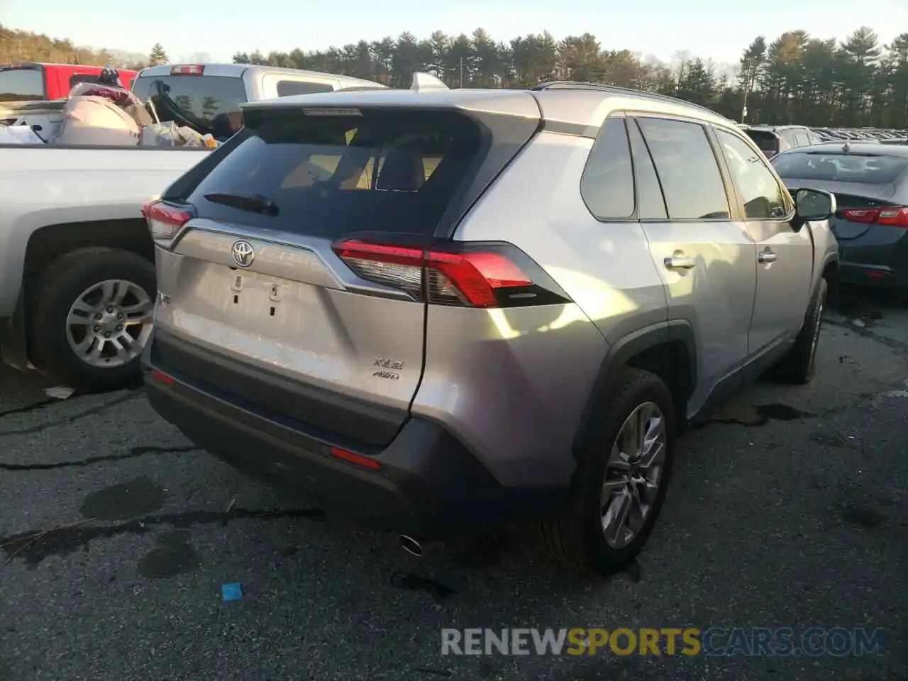 4 Photograph of a damaged car JTMA1RFV6KD503696 TOYOTA RAV4 2019