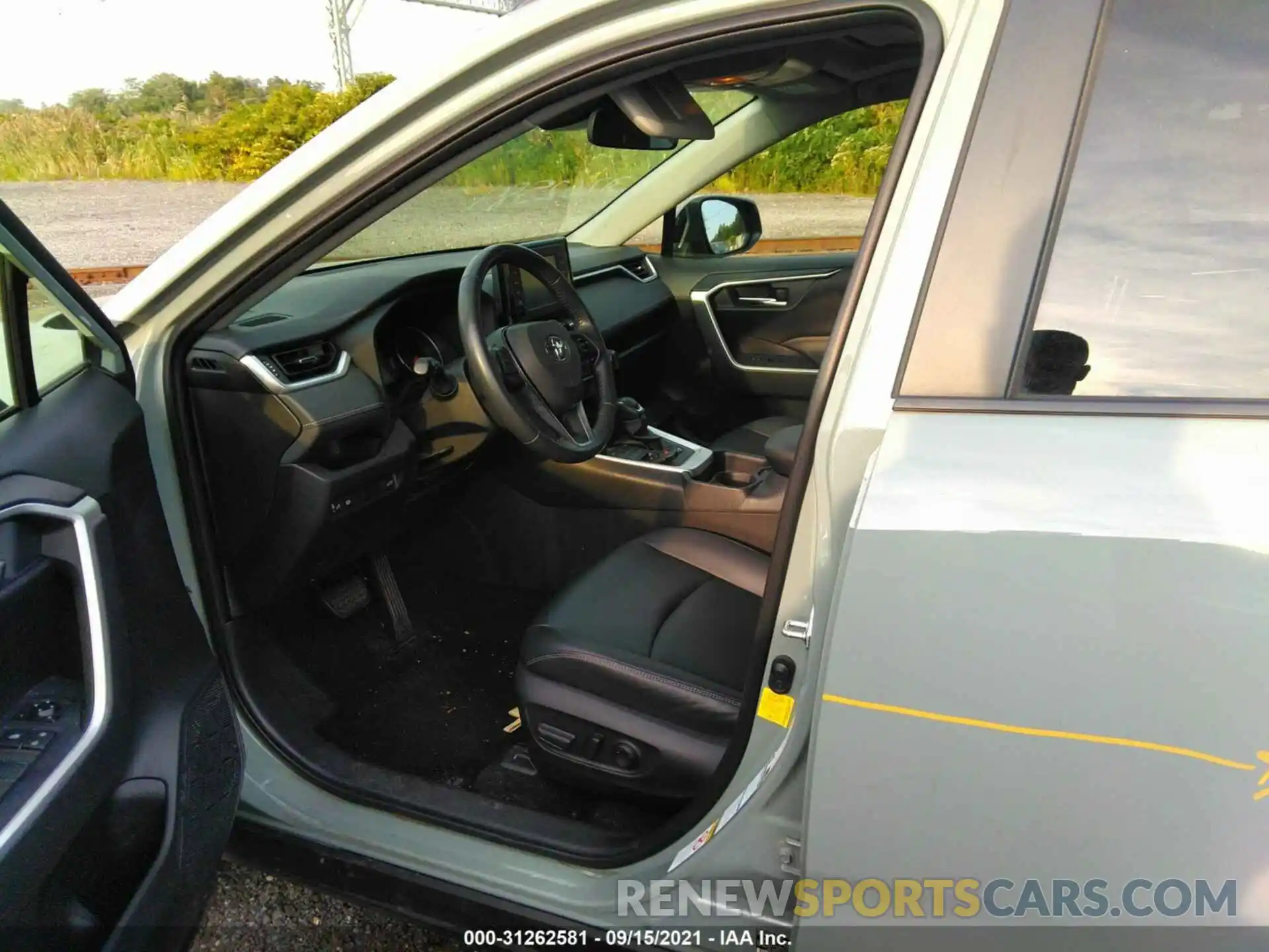 5 Photograph of a damaged car JTMA1RFV6KD508896 TOYOTA RAV4 2019