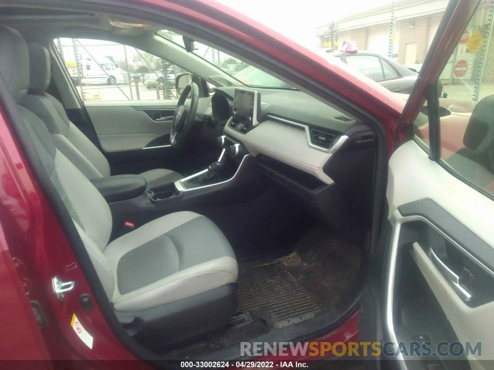 5 Photograph of a damaged car JTMA1RFV6KD511698 TOYOTA RAV4 2019