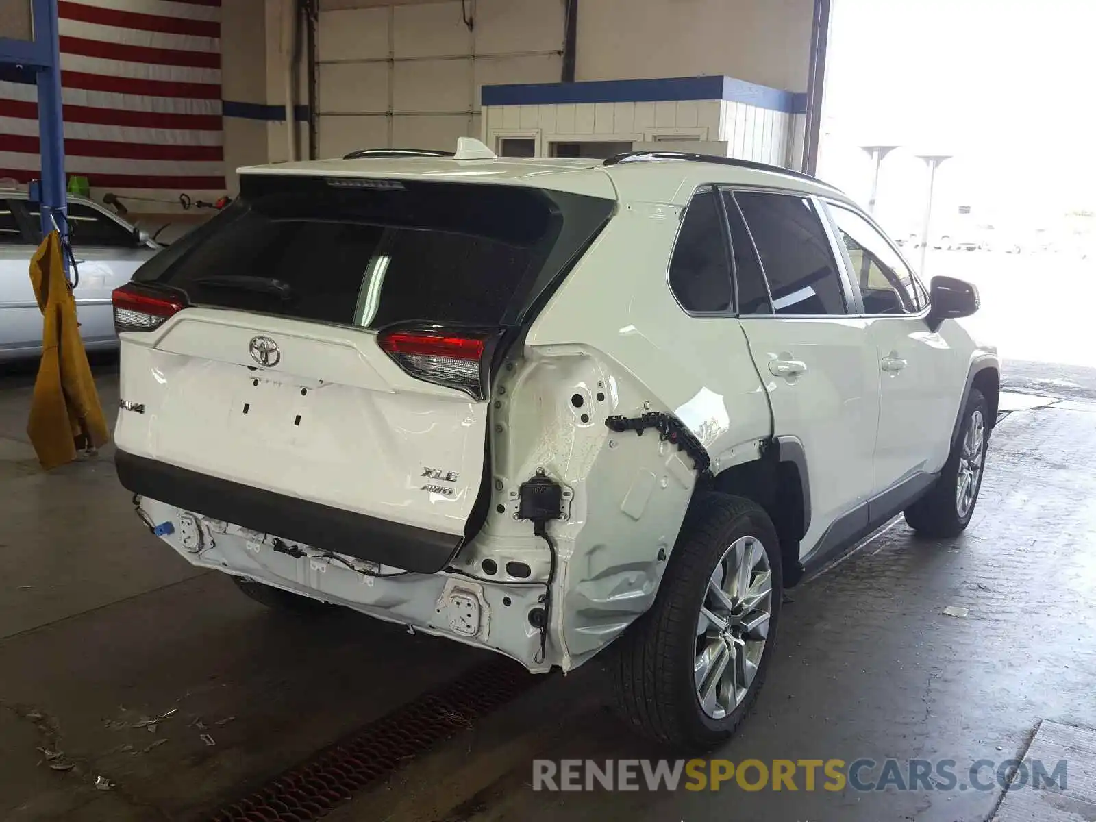 4 Photograph of a damaged car JTMA1RFV6KD522233 TOYOTA RAV4 2019