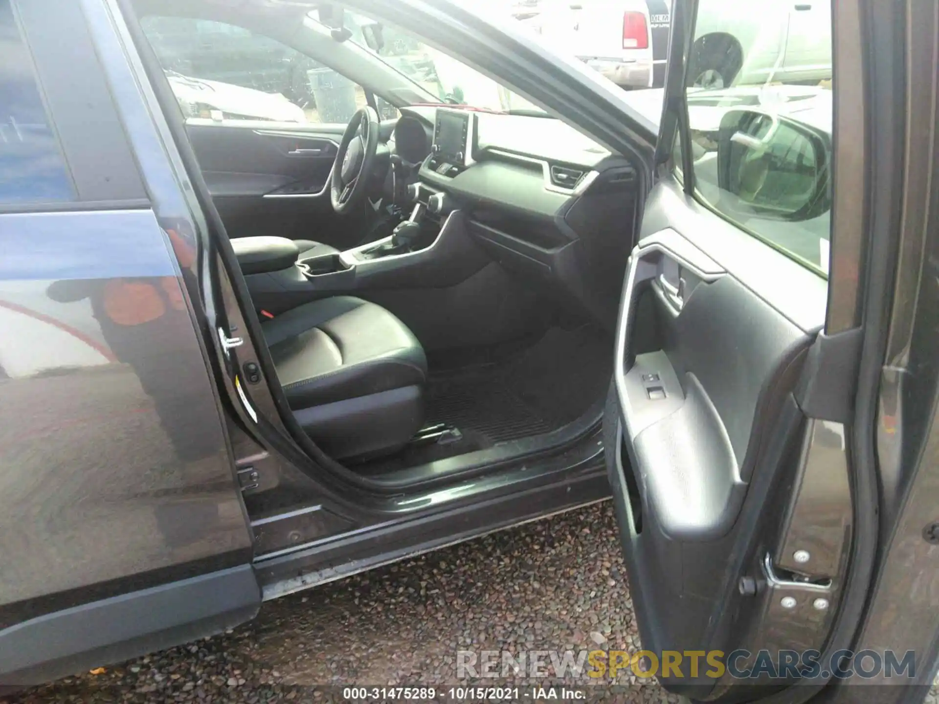 5 Photograph of a damaged car JTMA1RFV6KJ002521 TOYOTA RAV4 2019