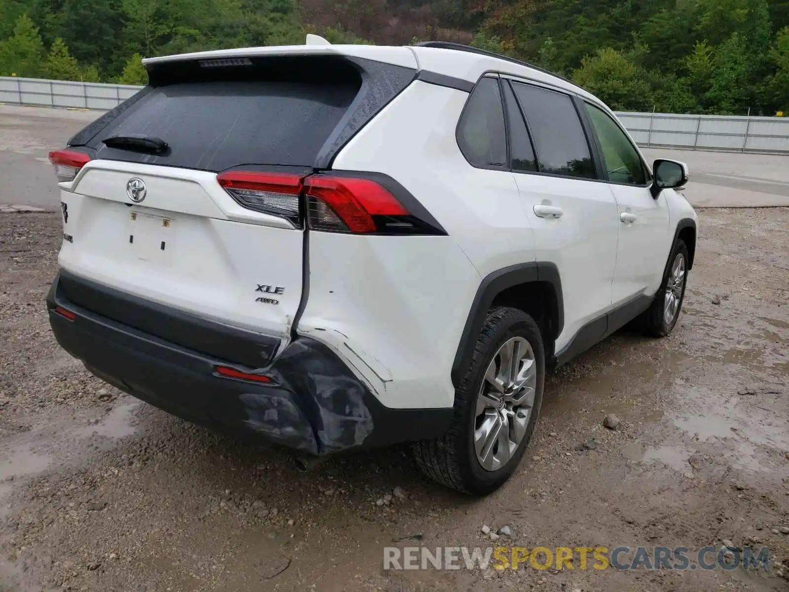 4 Photograph of a damaged car JTMA1RFV7KD046266 TOYOTA RAV4 2019