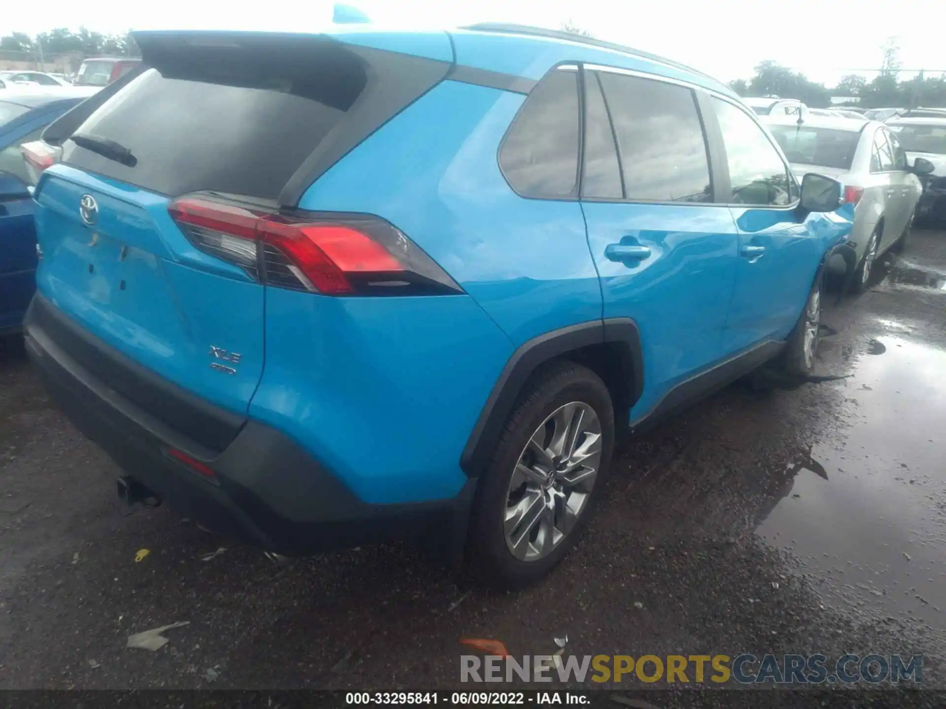 4 Photograph of a damaged car JTMA1RFV7KJ002477 TOYOTA RAV4 2019