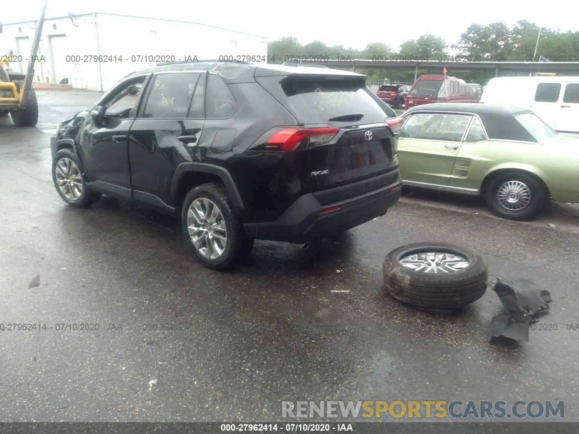 3 Photograph of a damaged car JTMA1RFV7KJ025550 TOYOTA RAV4 2019