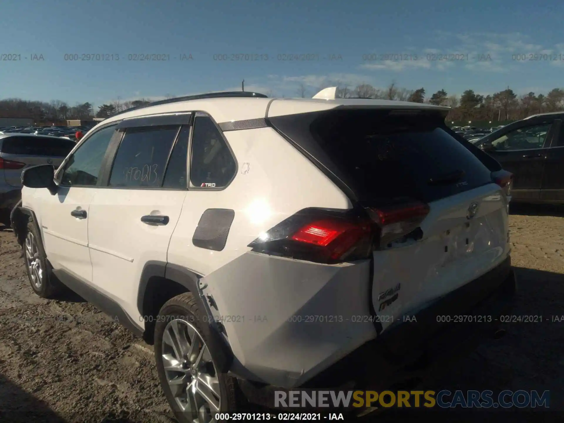 3 Photograph of a damaged car JTMA1RFV8KD043795 TOYOTA RAV4 2019