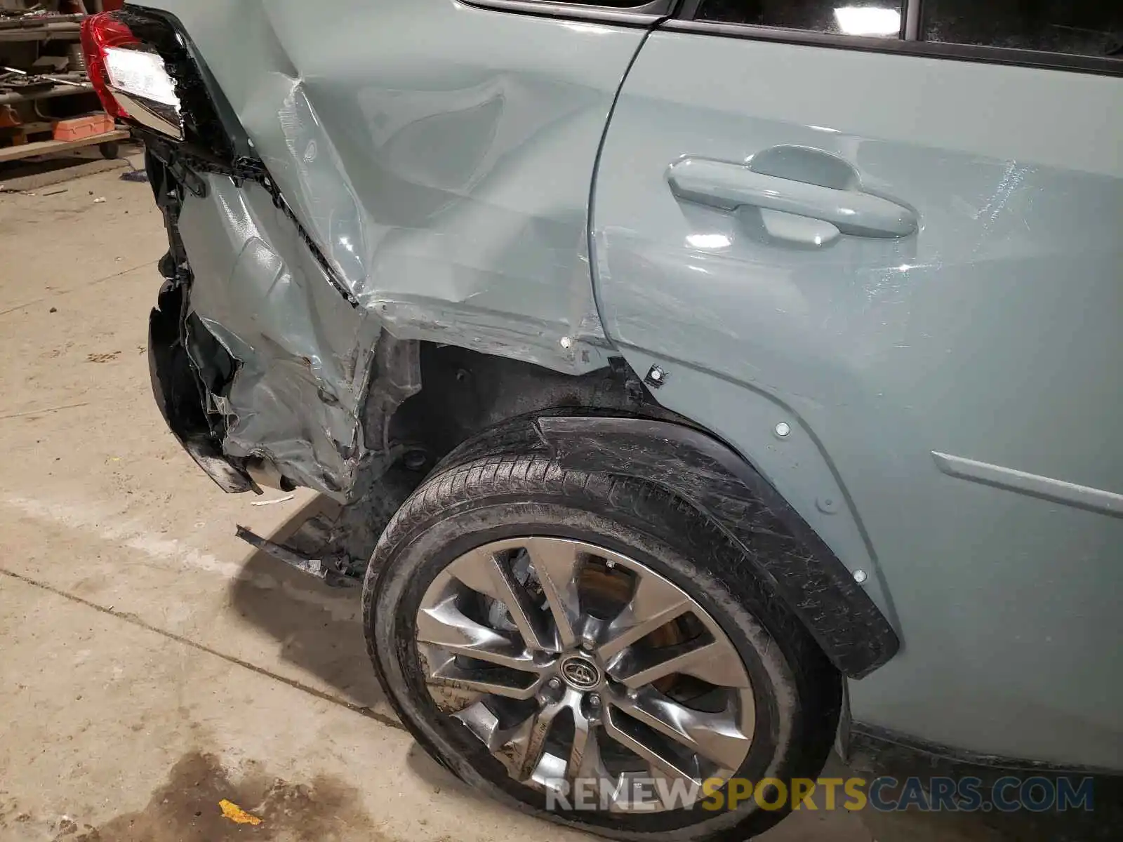9 Photograph of a damaged car JTMA1RFV8KJ021880 TOYOTA RAV4 2019