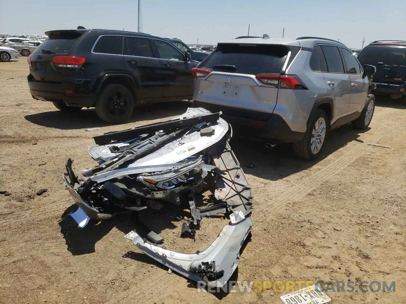 4 Photograph of a damaged car JTMA1RFV9KD027170 TOYOTA RAV4 2019