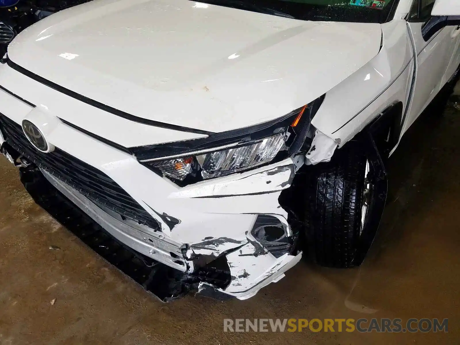 9 Photograph of a damaged car JTMA1RFV9KD033860 TOYOTA RAV4 2019