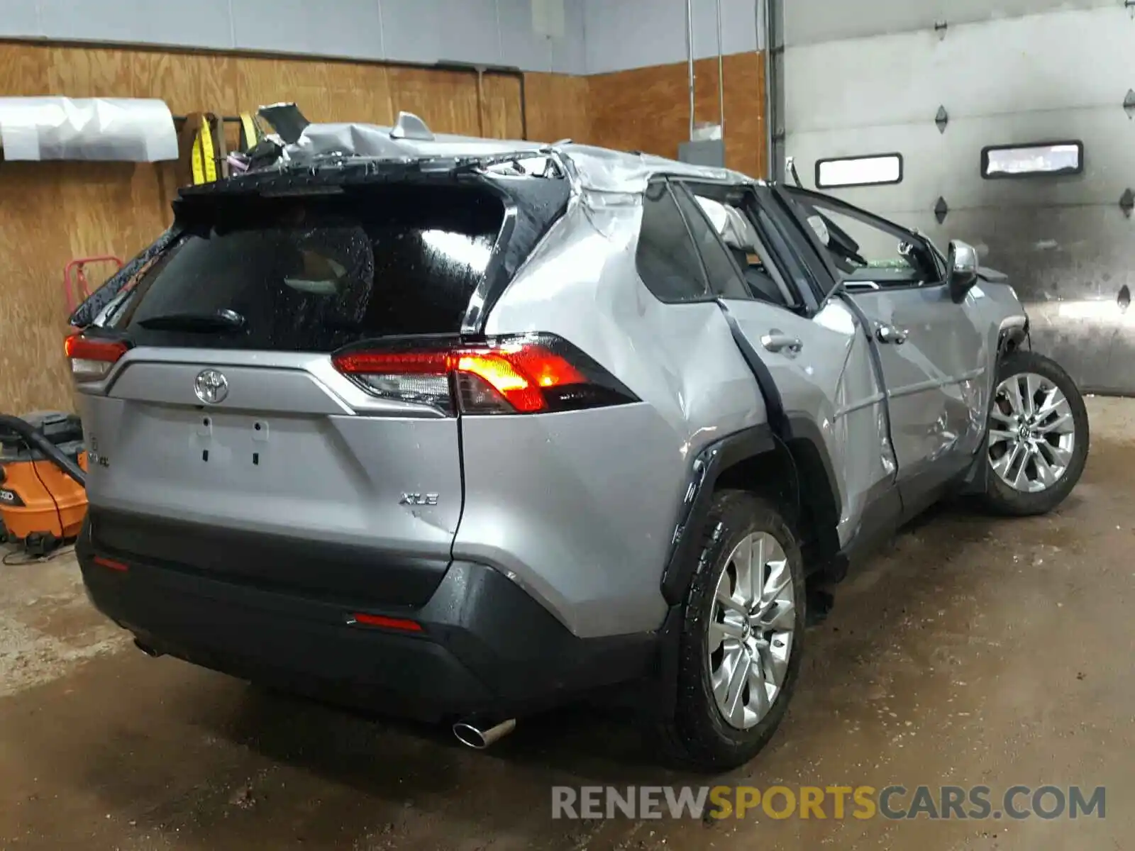 4 Photograph of a damaged car JTMA1RFV9KD035219 TOYOTA RAV4 2019