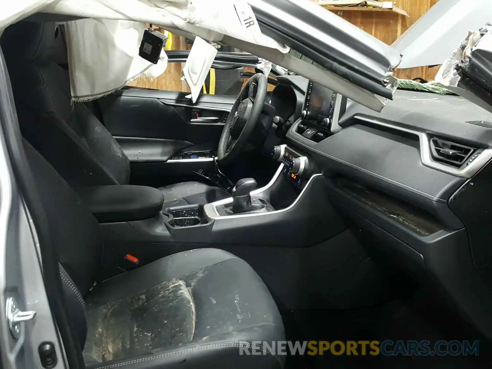 5 Photograph of a damaged car JTMA1RFV9KD035219 TOYOTA RAV4 2019