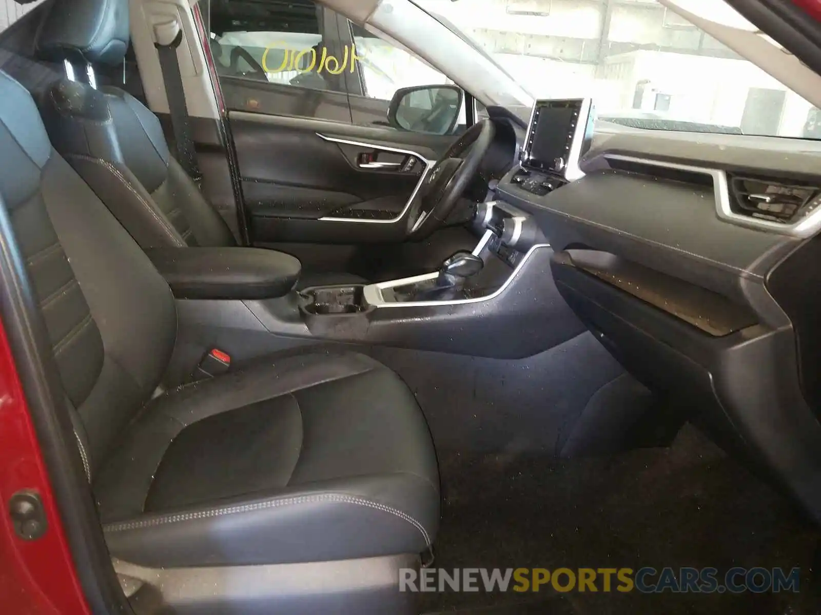 5 Photograph of a damaged car JTMA1RFV9KD042784 TOYOTA RAV4 2019