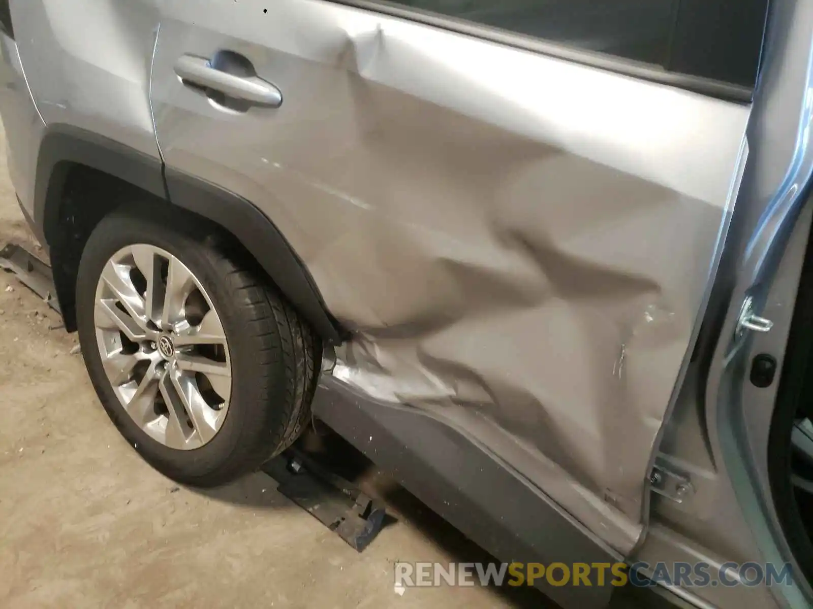 9 Photograph of a damaged car JTMA1RFV9KD046933 TOYOTA RAV4 2019