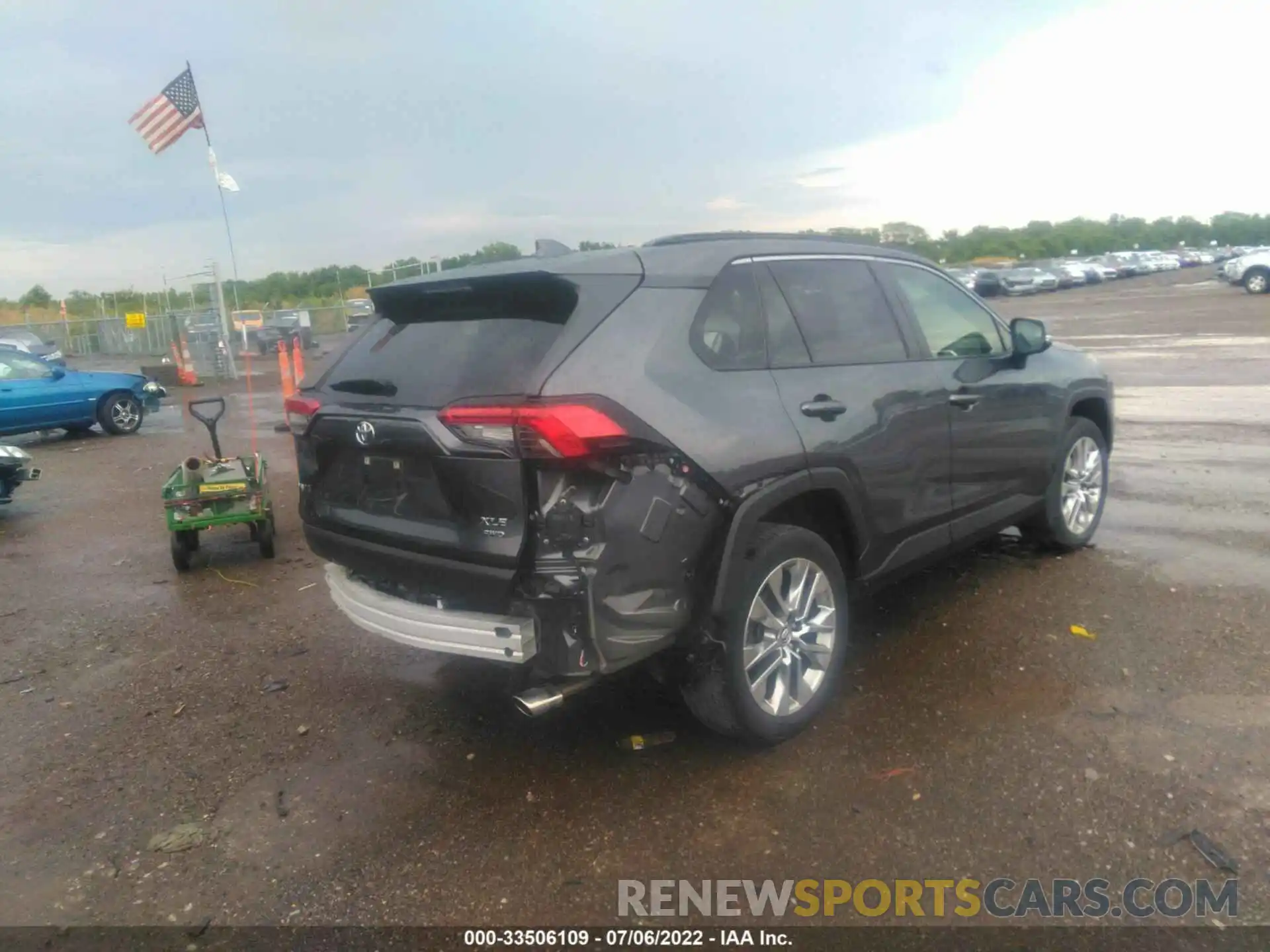 4 Photograph of a damaged car JTMA1RFV9KD503613 TOYOTA RAV4 2019