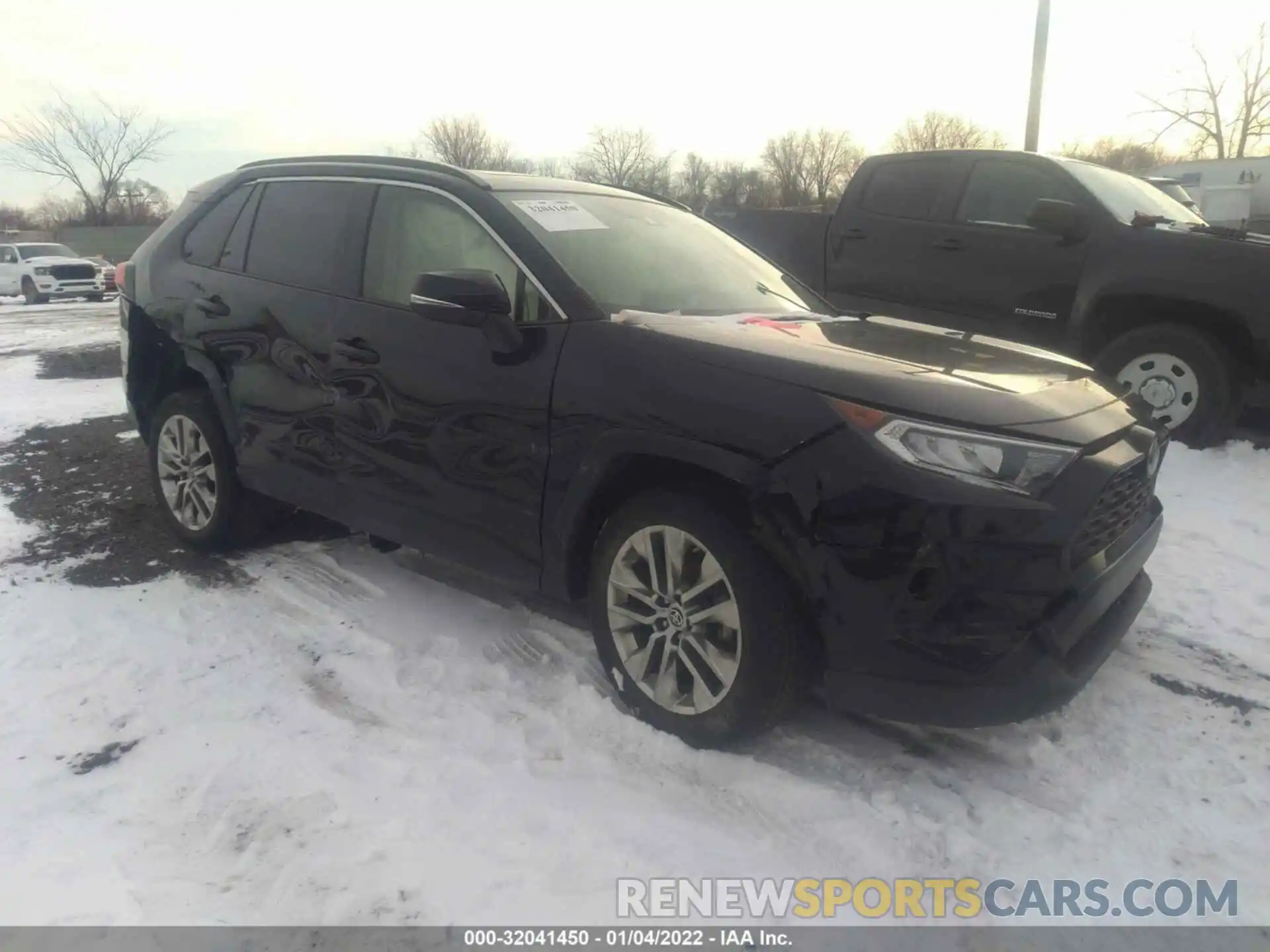 1 Photograph of a damaged car JTMA1RFV9KJ023962 TOYOTA RAV4 2019