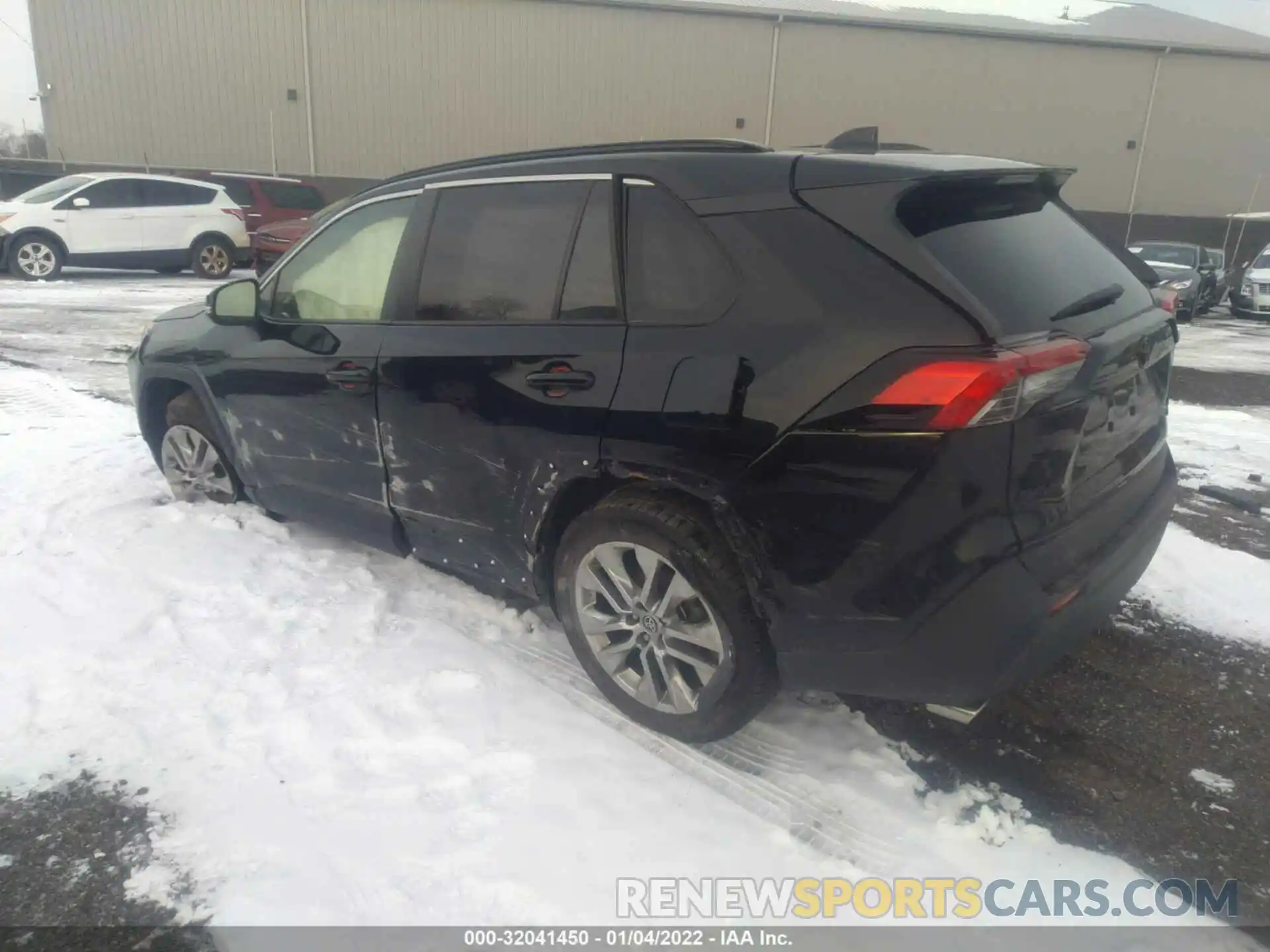 3 Photograph of a damaged car JTMA1RFV9KJ023962 TOYOTA RAV4 2019