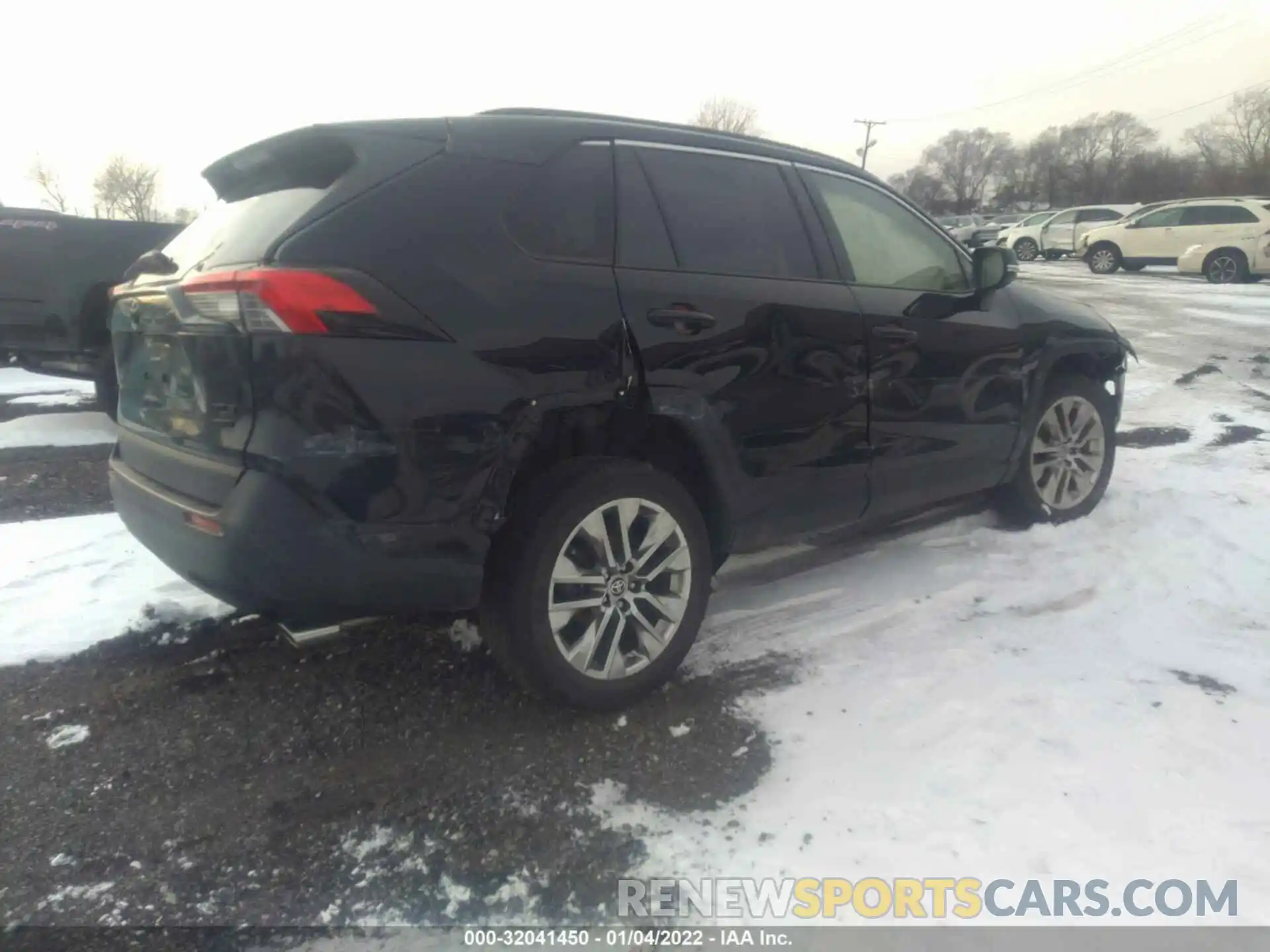 4 Photograph of a damaged car JTMA1RFV9KJ023962 TOYOTA RAV4 2019