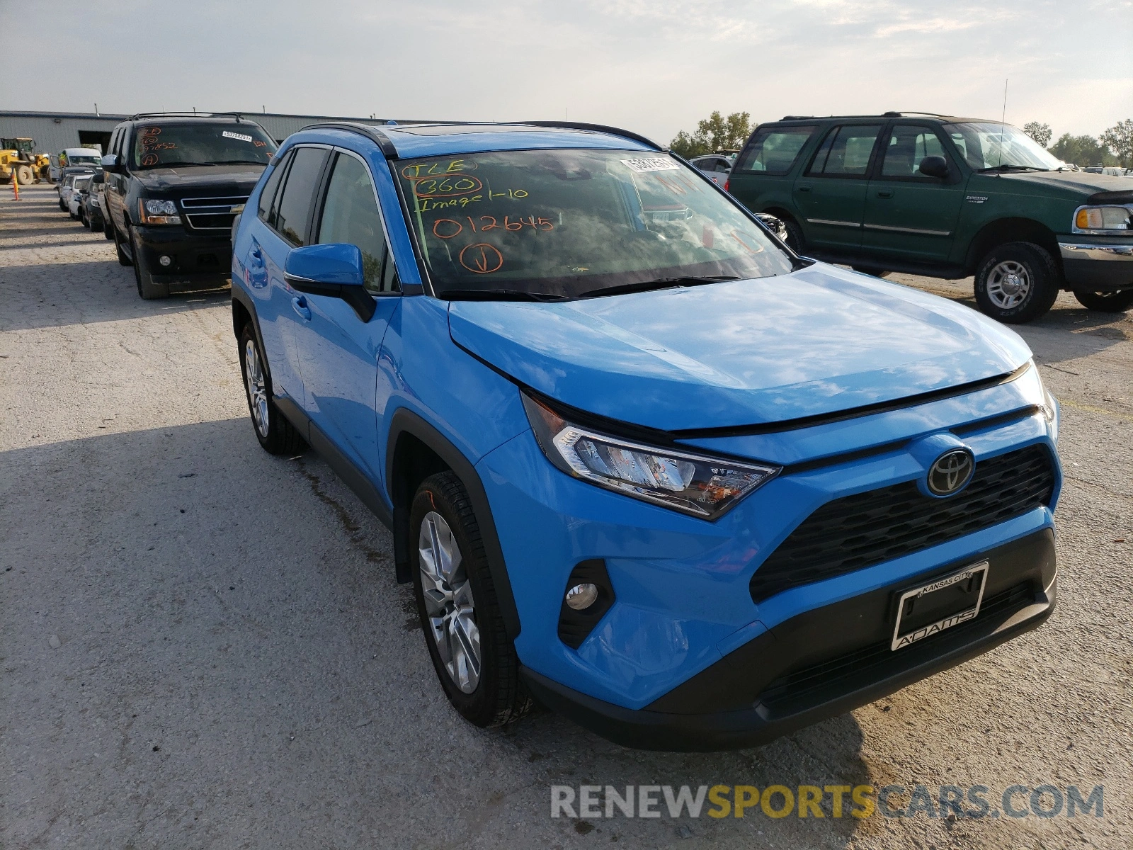 1 Фотография поврежденного автомобиля JTMA1RFVXKD012645 TOYOTA RAV4 2019