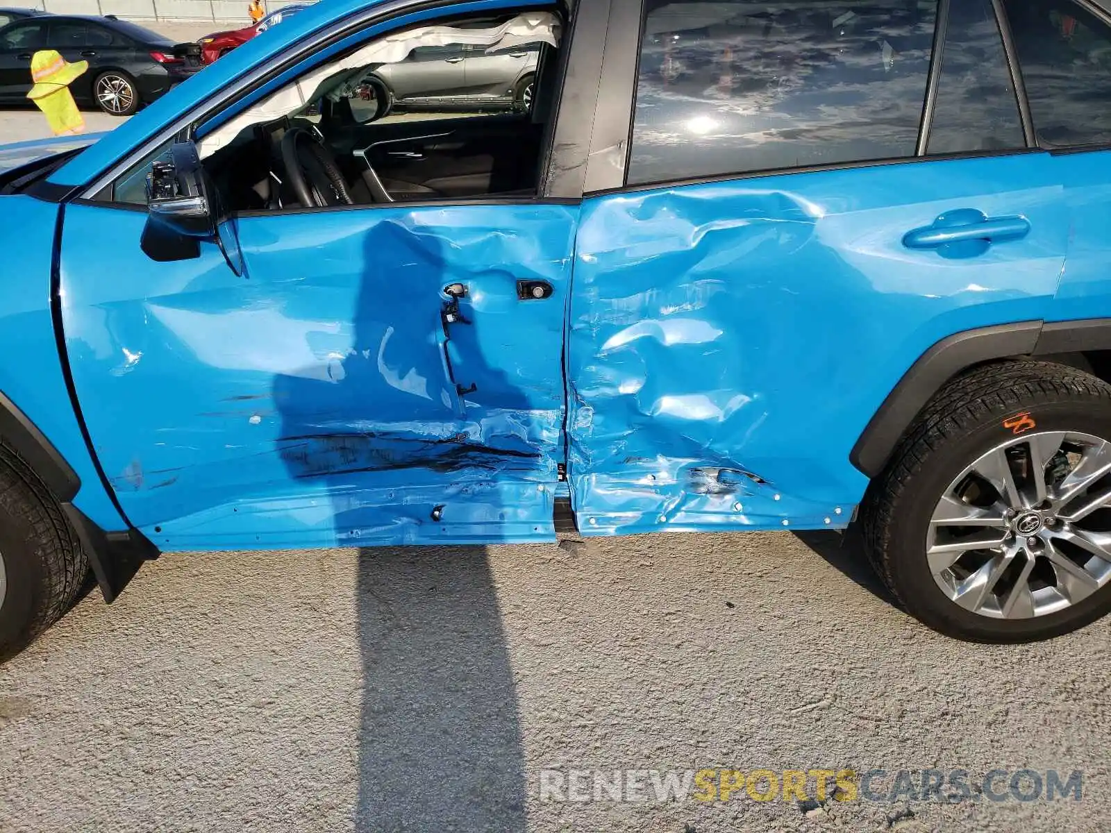 9 Photograph of a damaged car JTMA1RFVXKD012645 TOYOTA RAV4 2019