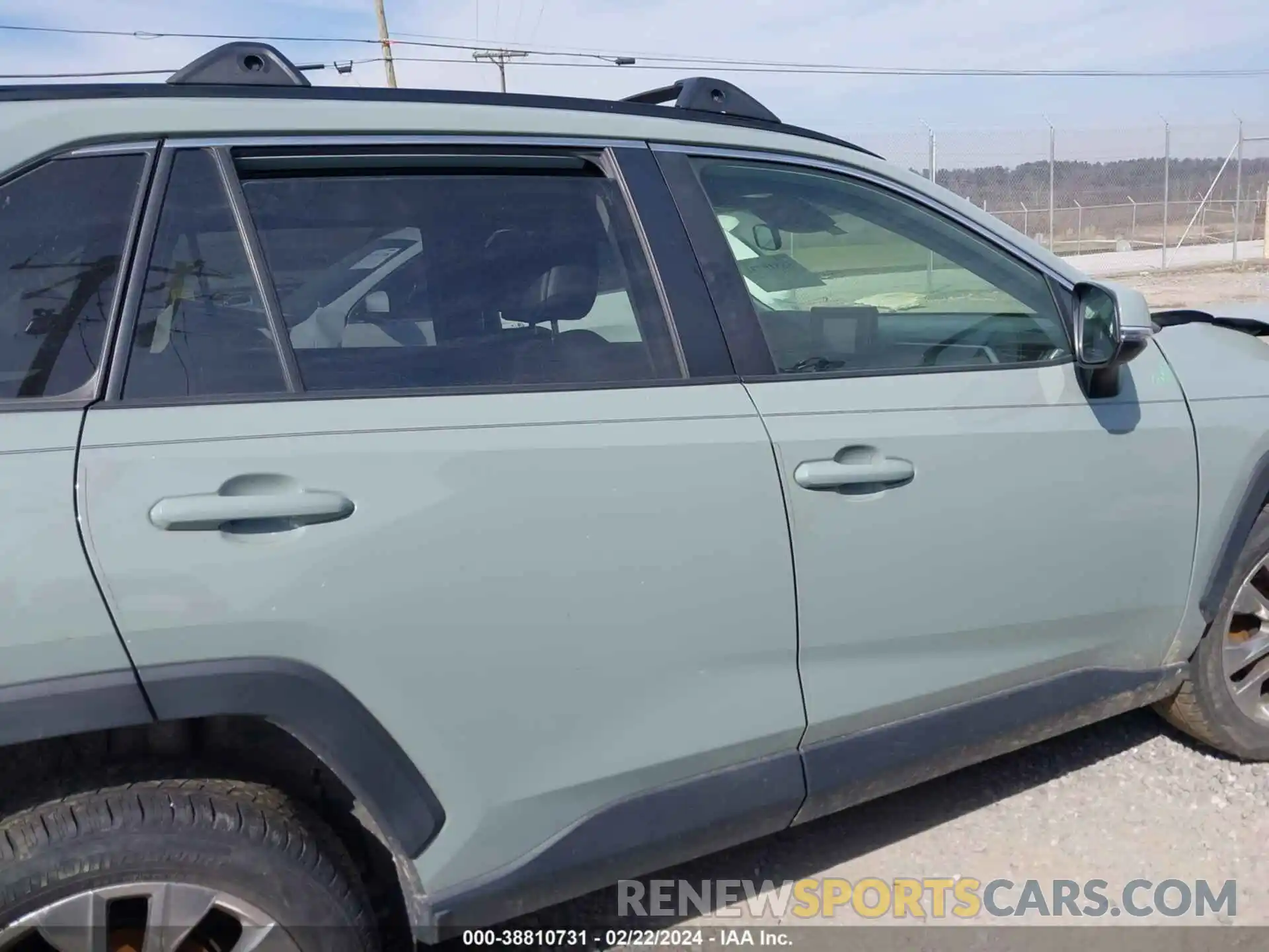 13 Photograph of a damaged car JTMA1RFVXKJ009598 TOYOTA RAV4 2019