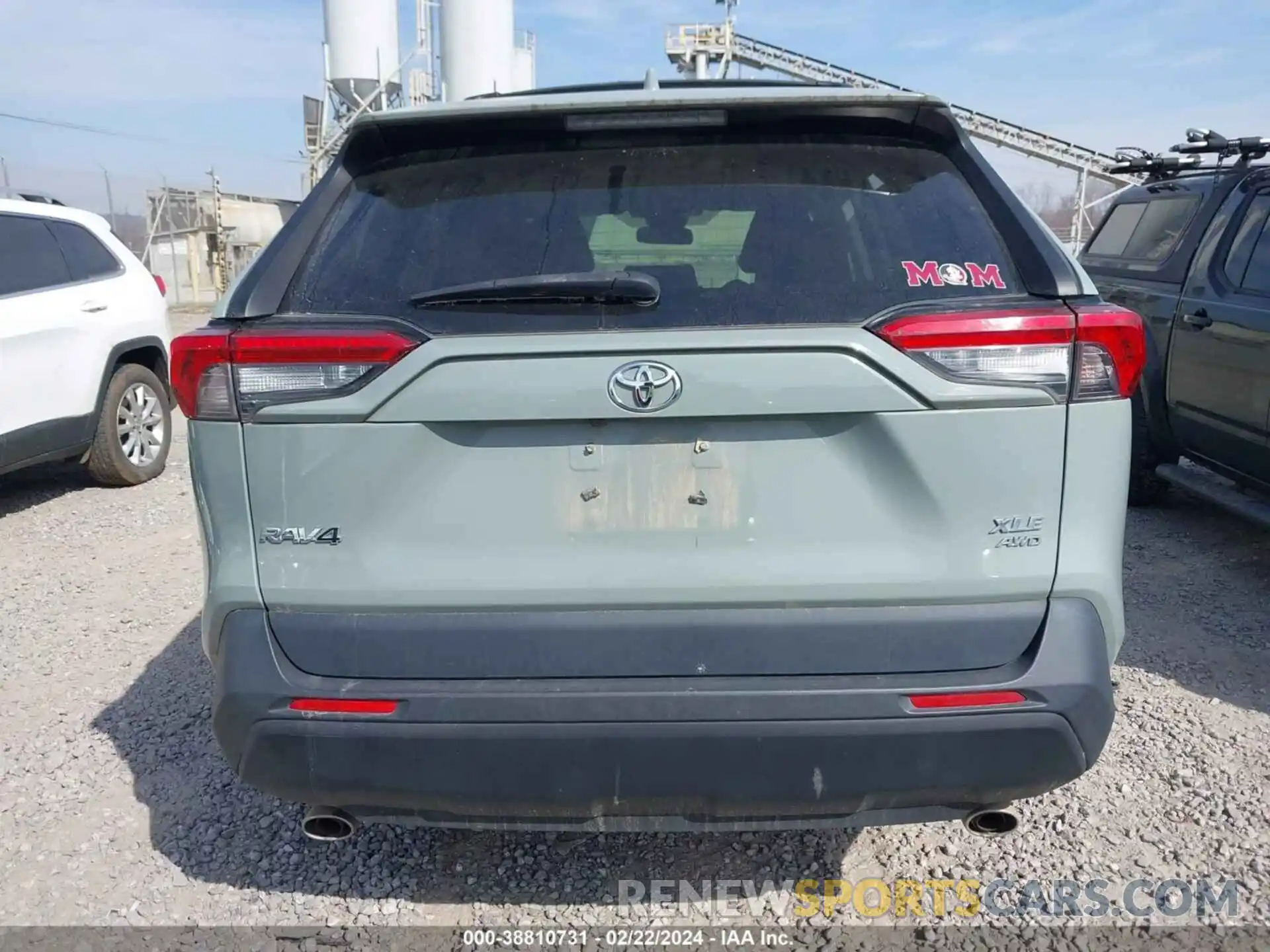 16 Photograph of a damaged car JTMA1RFVXKJ009598 TOYOTA RAV4 2019