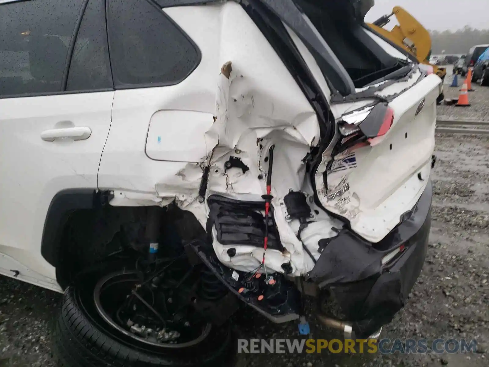 9 Photograph of a damaged car JTMC1RFV0KD003879 TOYOTA RAV4 2019