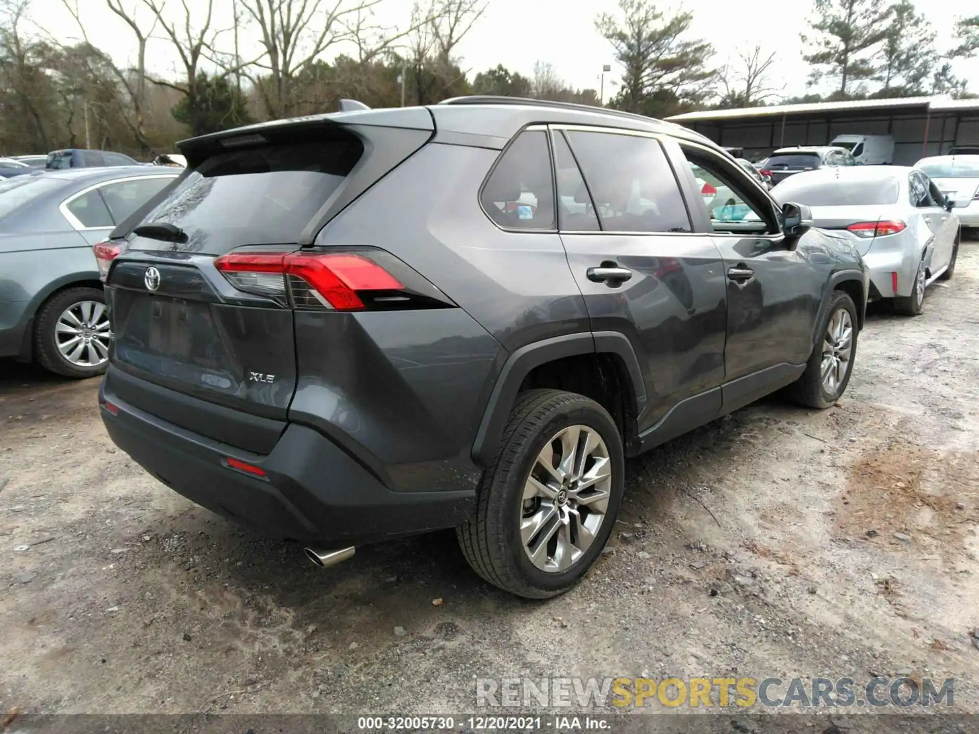 4 Photograph of a damaged car JTMC1RFV0KD016549 TOYOTA RAV4 2019