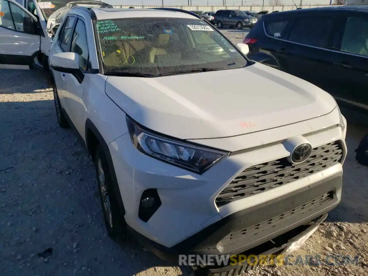 1 Photograph of a damaged car JTMC1RFV0KJ012602 TOYOTA RAV4 2019