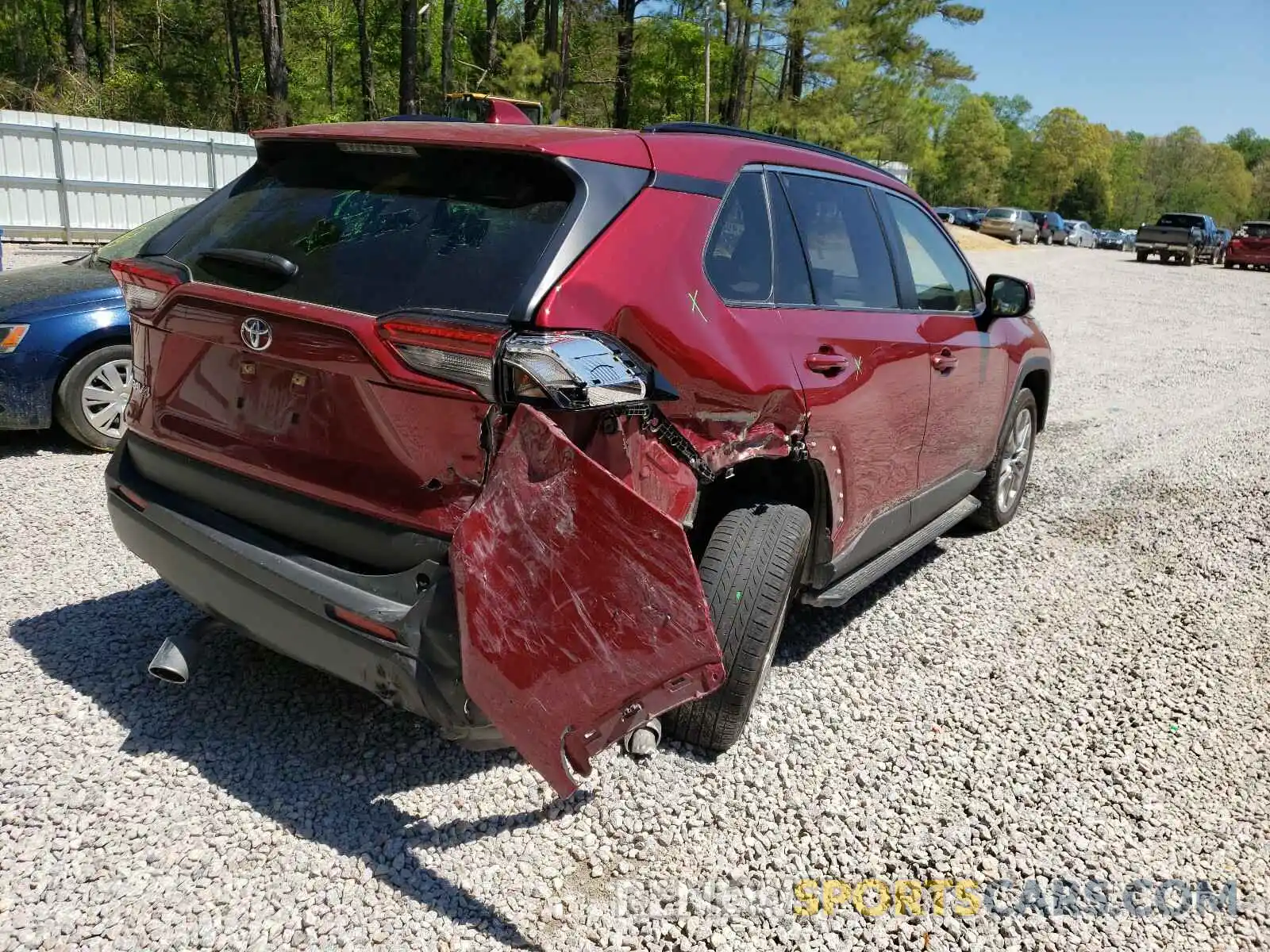 4 Photograph of a damaged car JTMC1RFV0KJ016519 TOYOTA RAV4 2019