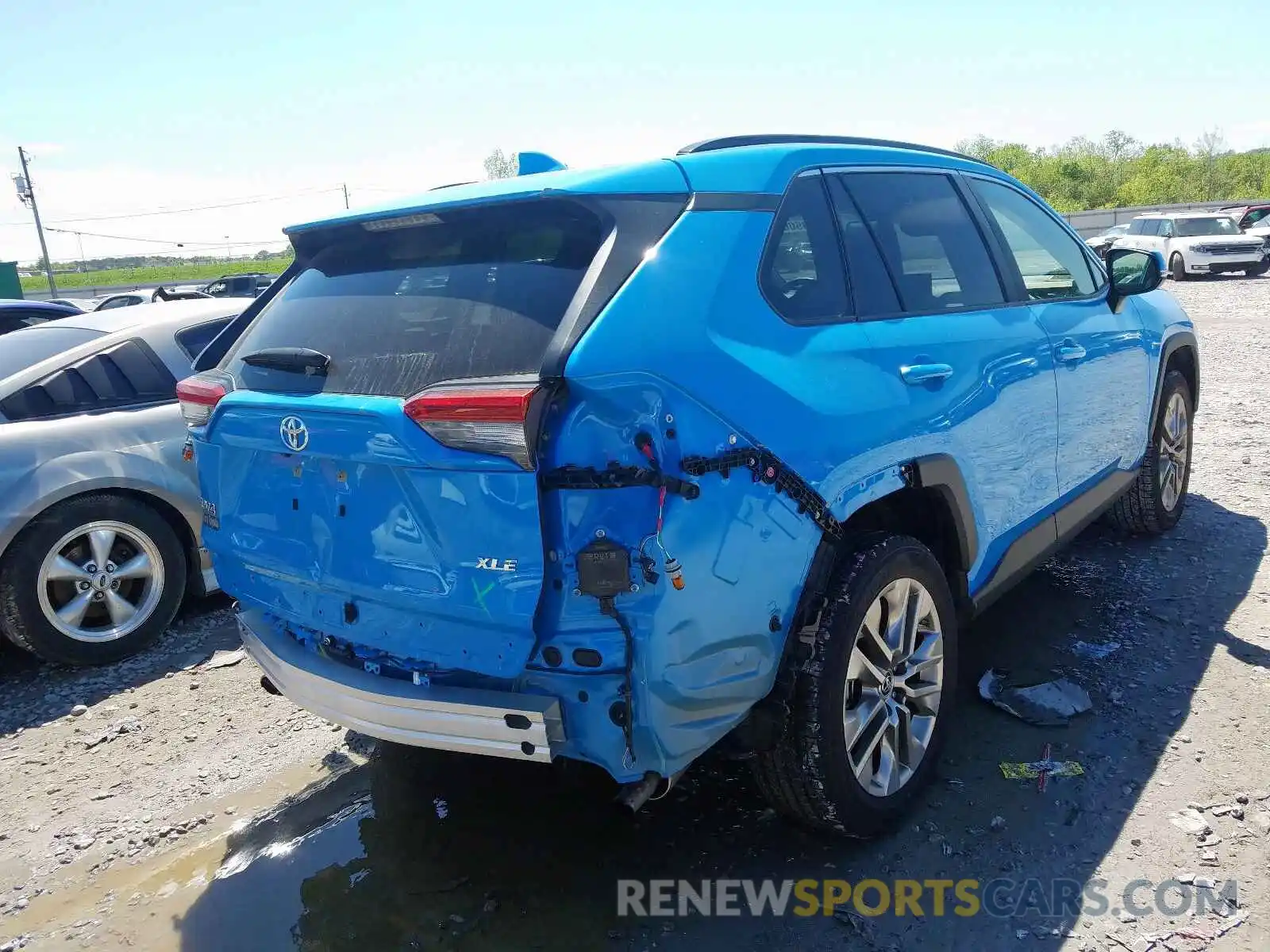 4 Photograph of a damaged car JTMC1RFV1KD016611 TOYOTA RAV4 2019