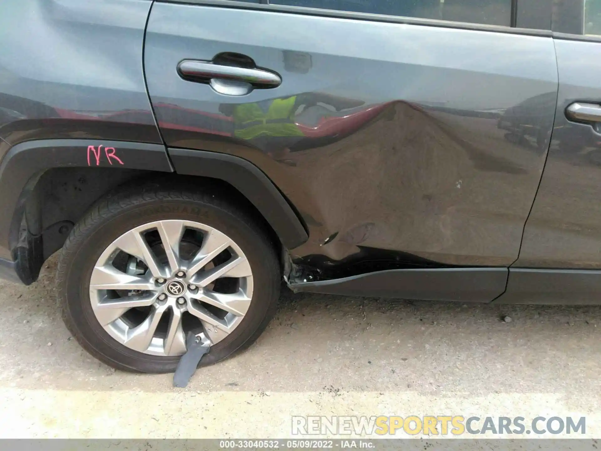 6 Photograph of a damaged car JTMC1RFV1KD037068 TOYOTA RAV4 2019