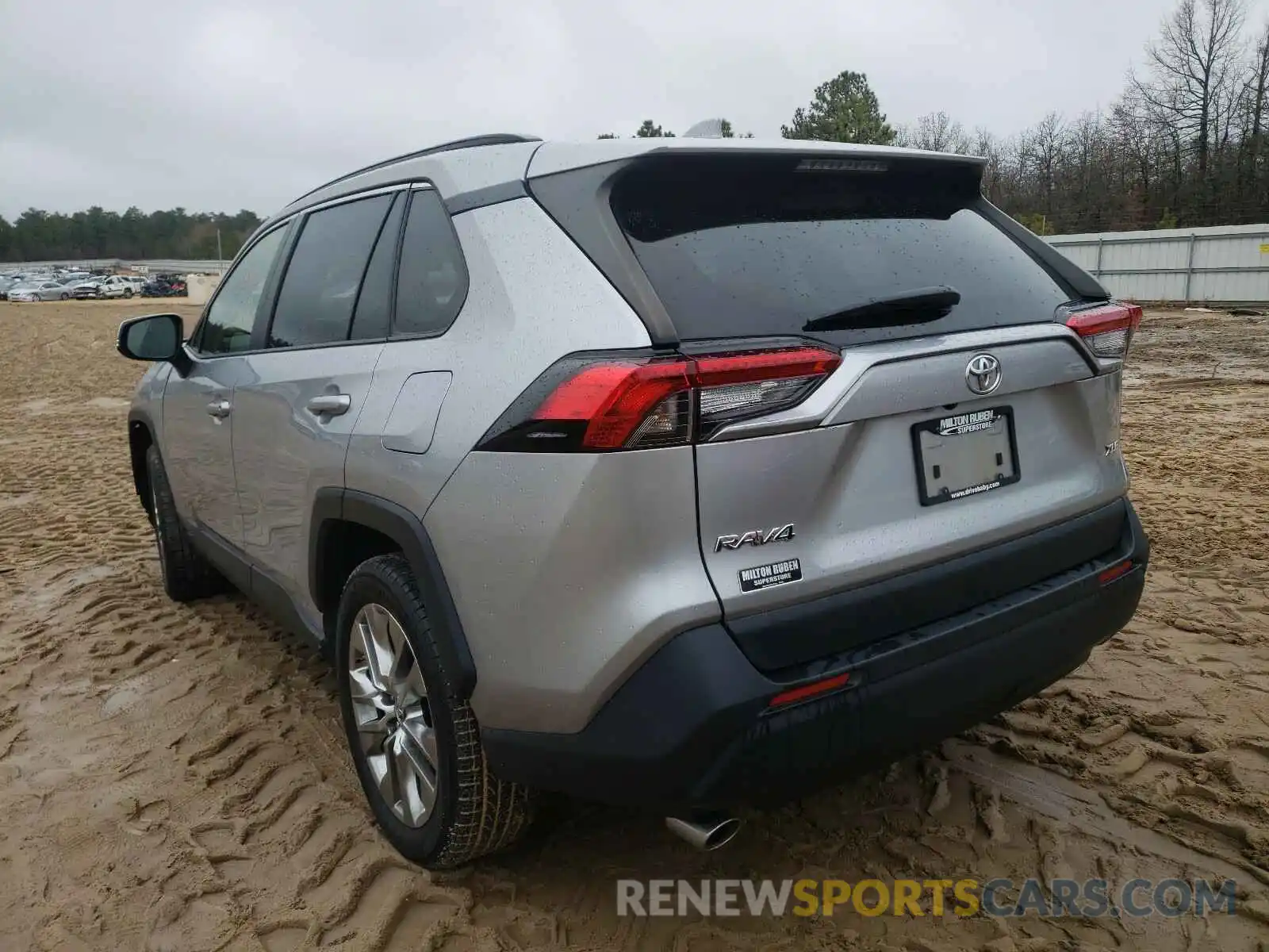 3 Photograph of a damaged car JTMC1RFV1KJ005769 TOYOTA RAV4 2019