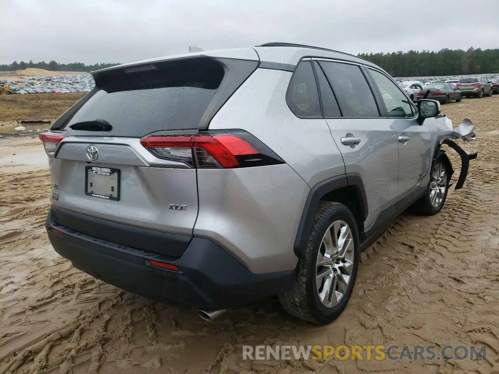 4 Photograph of a damaged car JTMC1RFV1KJ005769 TOYOTA RAV4 2019