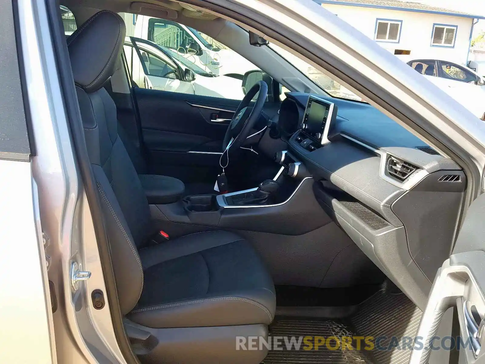 5 Photograph of a damaged car JTMC1RFV2KD035300 TOYOTA RAV4 2019